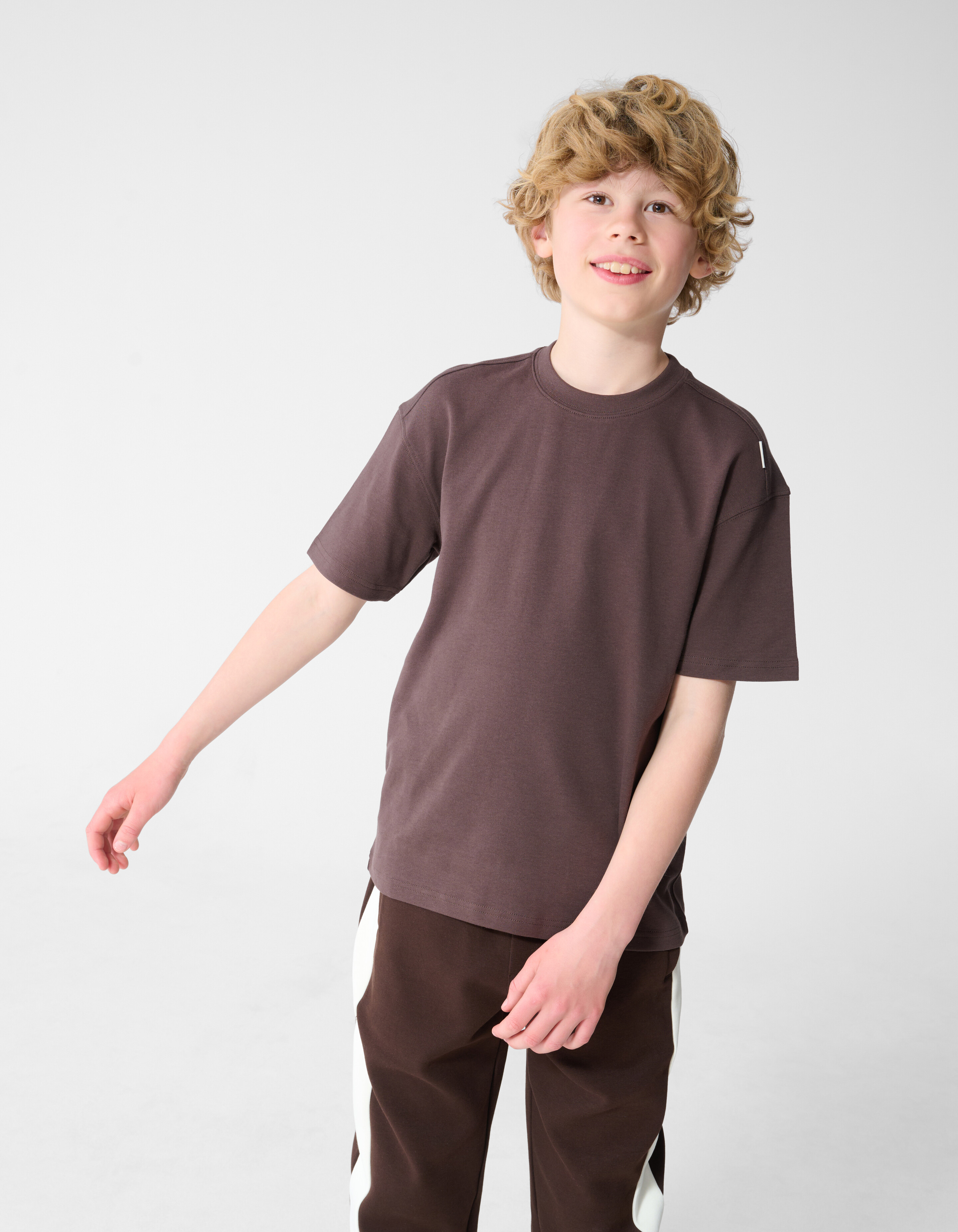 Label T-Shirt Dunkelbraun SHOEBY BOYS