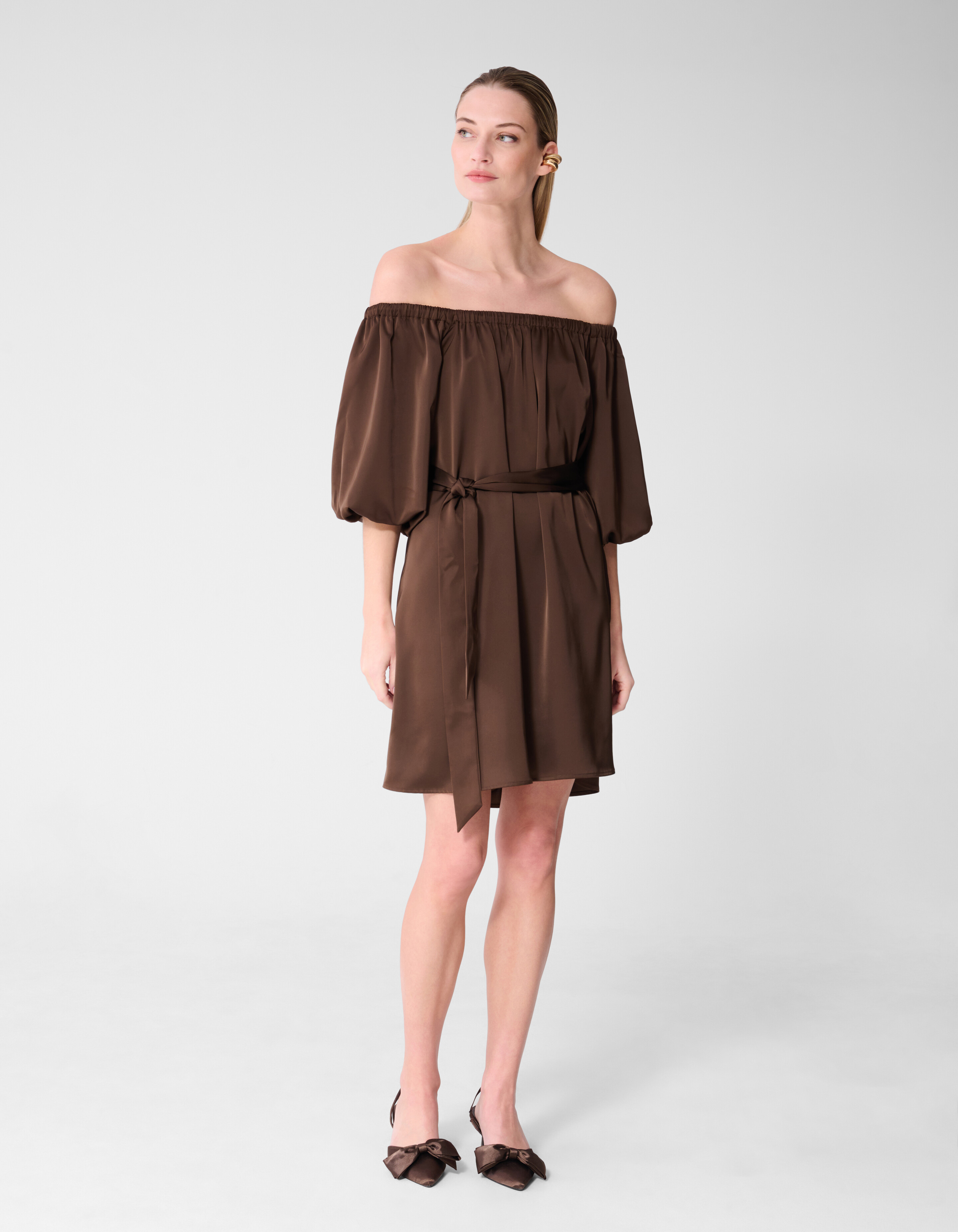 Satin Off-Shoulder Mini Kleid Braun von Fred SHOEBY WOMEN