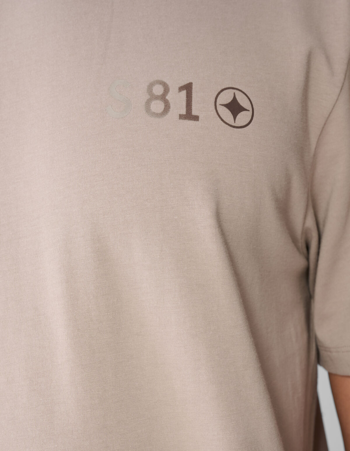 Gradient-Logo-Kunst T-Shirt Hellbraun SHOEBY MEN