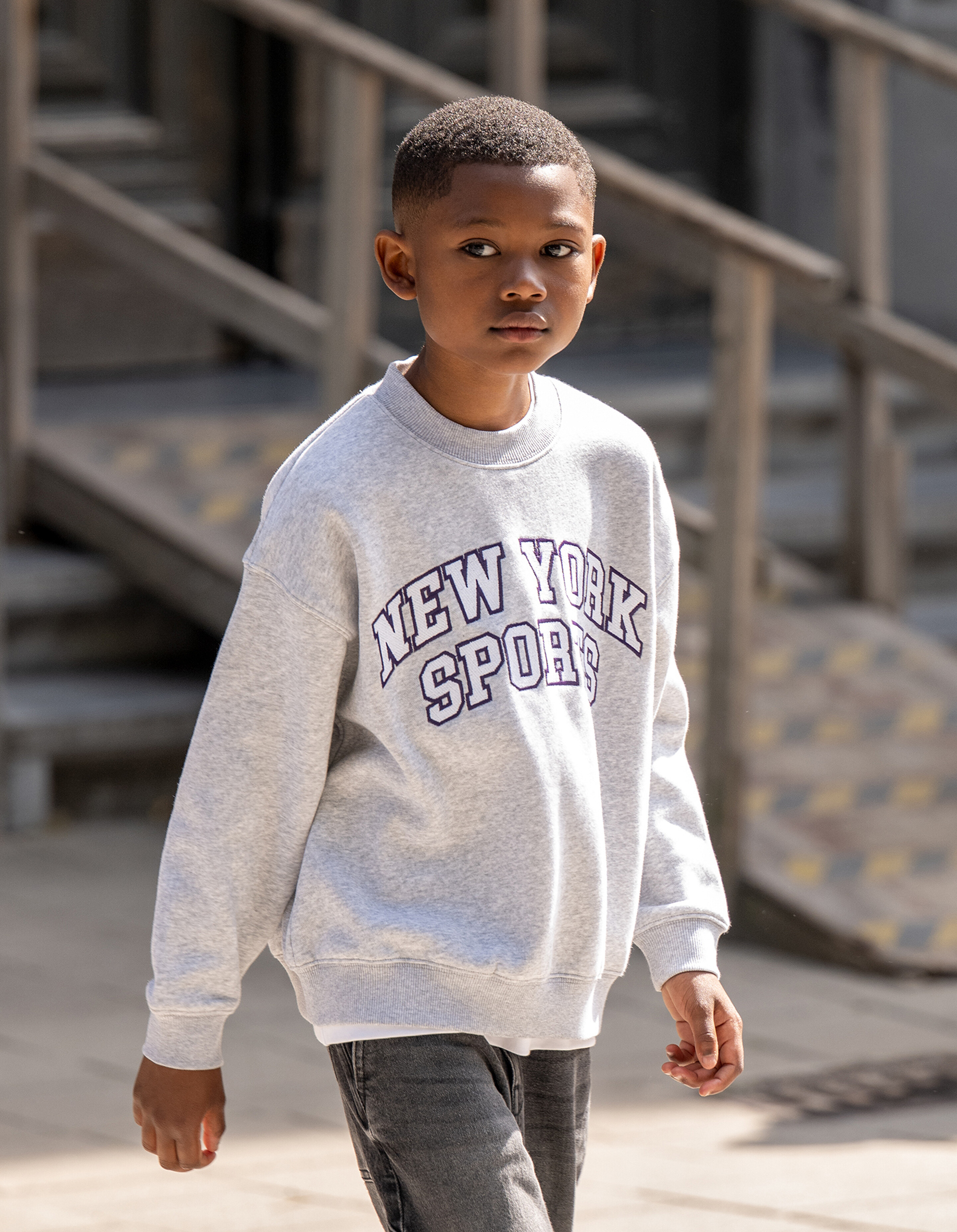 New York Kunstwerk Pullover Hellgrau SHOEBY BOYS