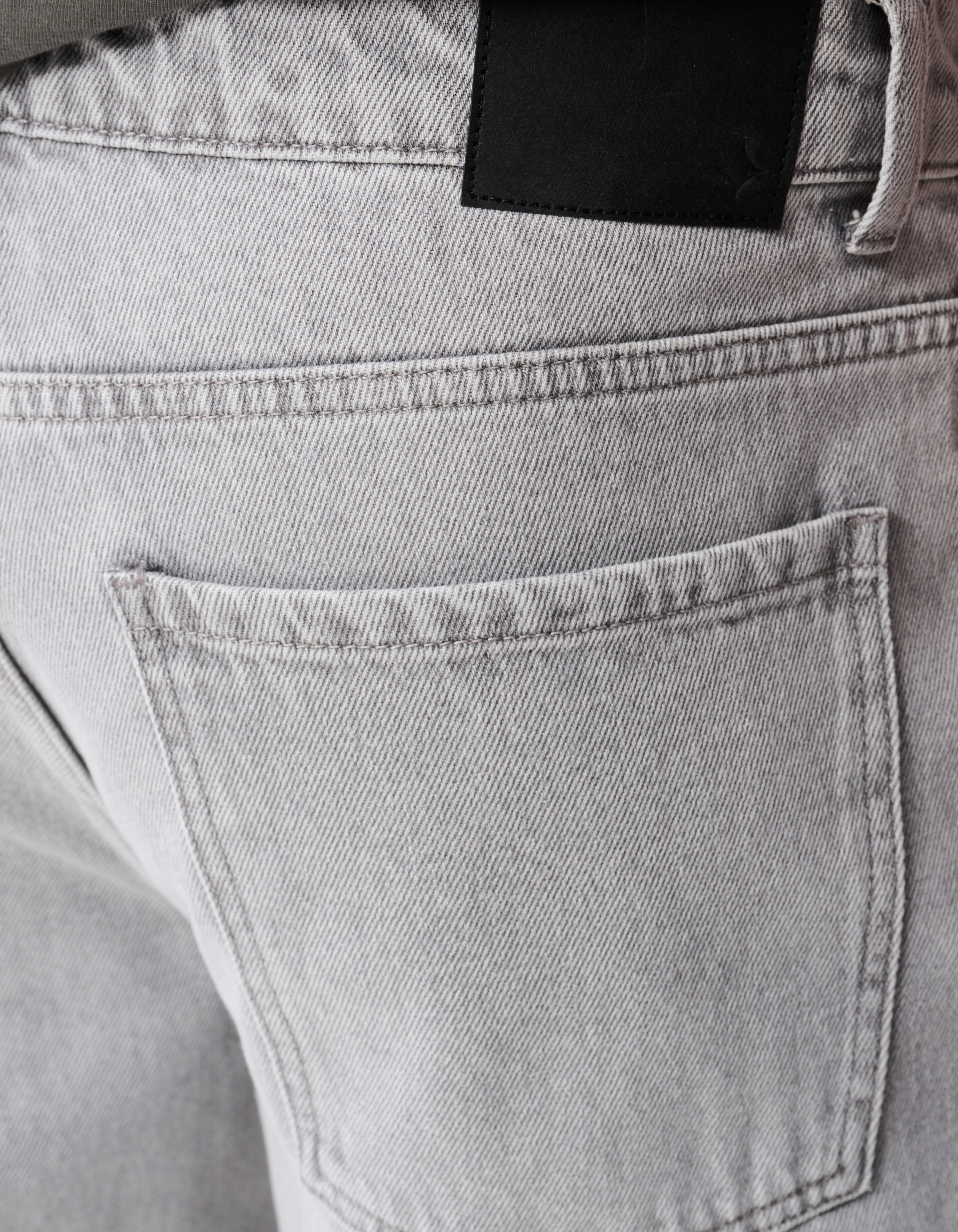 Lockere Tapered Fit Jeans Hellgrau SHOEBY MEN