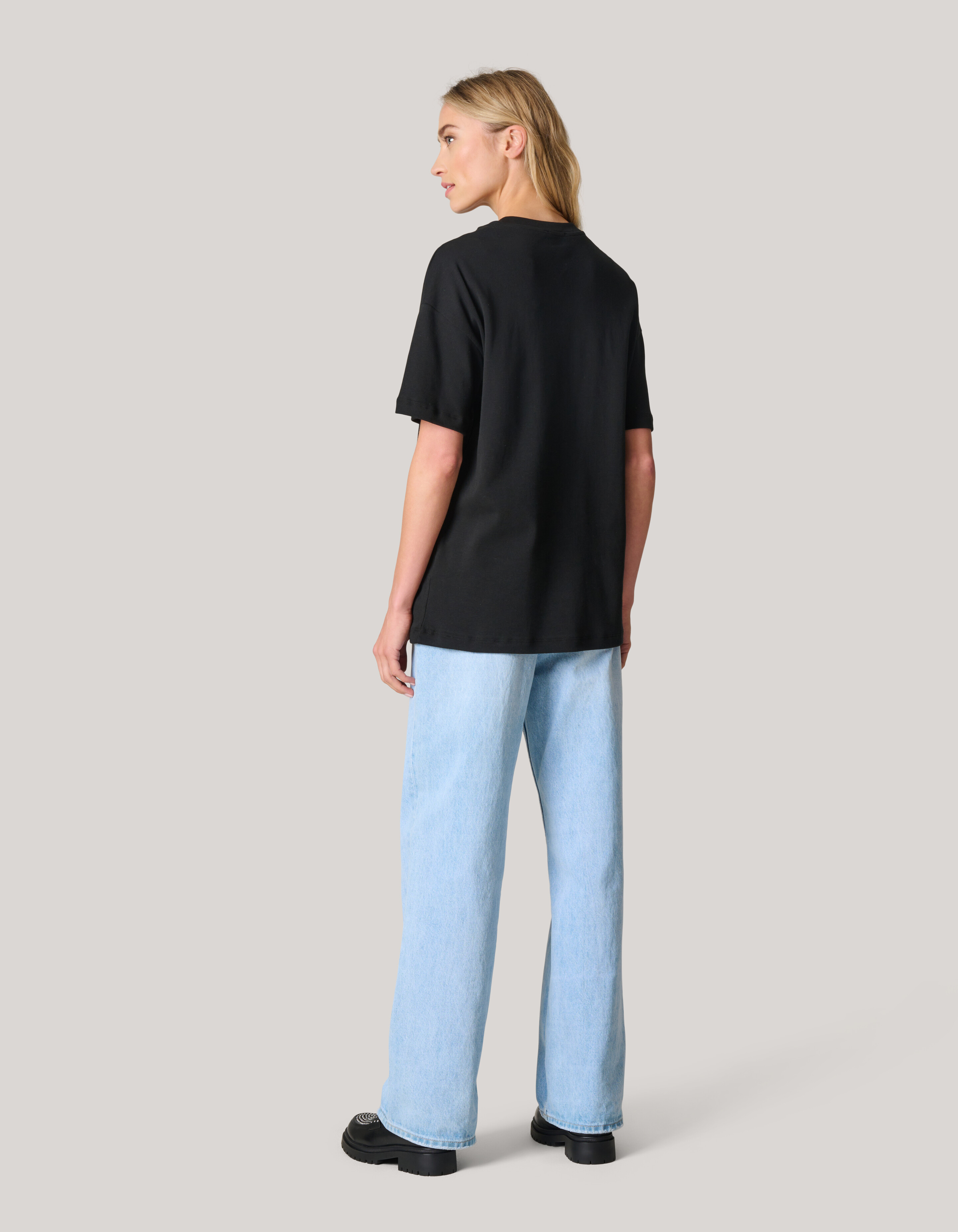 Basic-T-Shirt in Übergröße Schwarz SHOEBY WOMEN