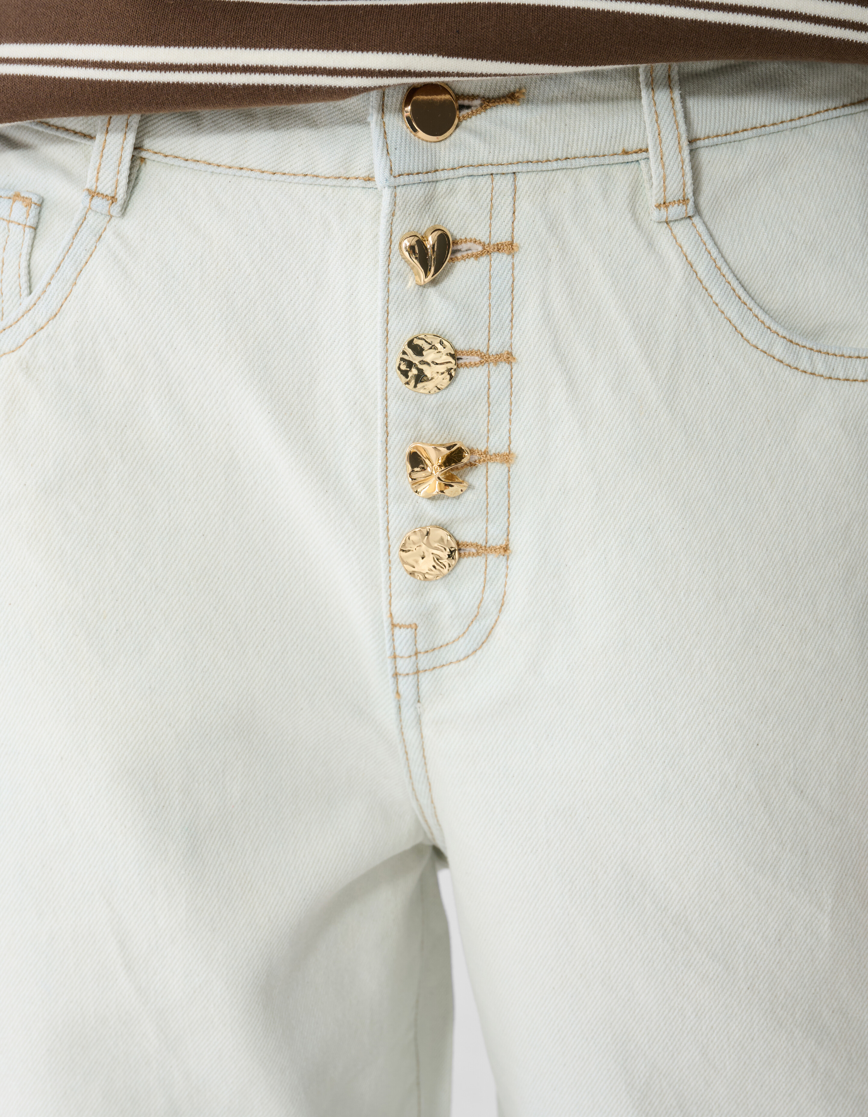 Fancy Button Barrel Fit Jeans Gebleicht SHOEBY WOMEN