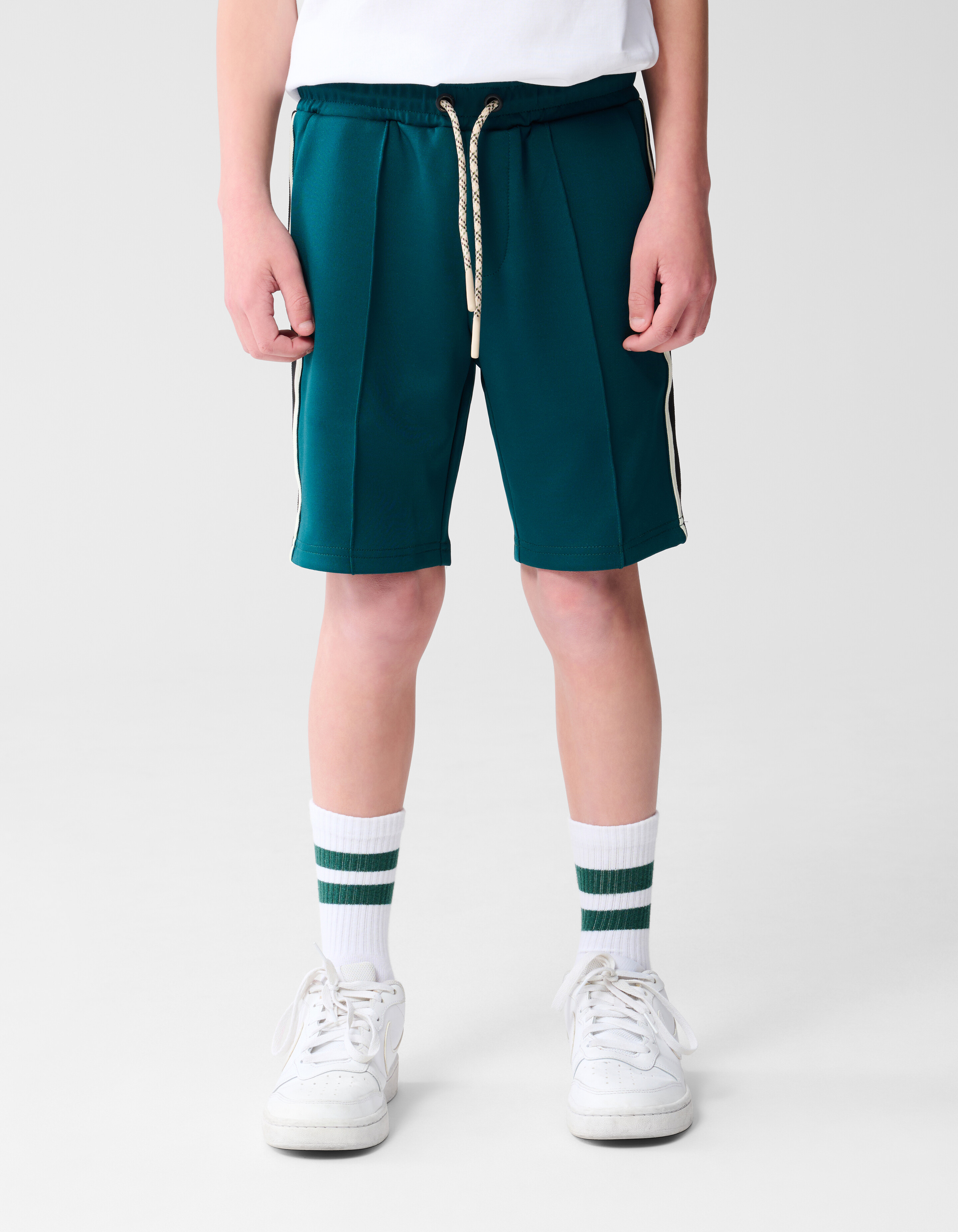 Sportliche Short Dunkelgrün SHOEBY BOYS