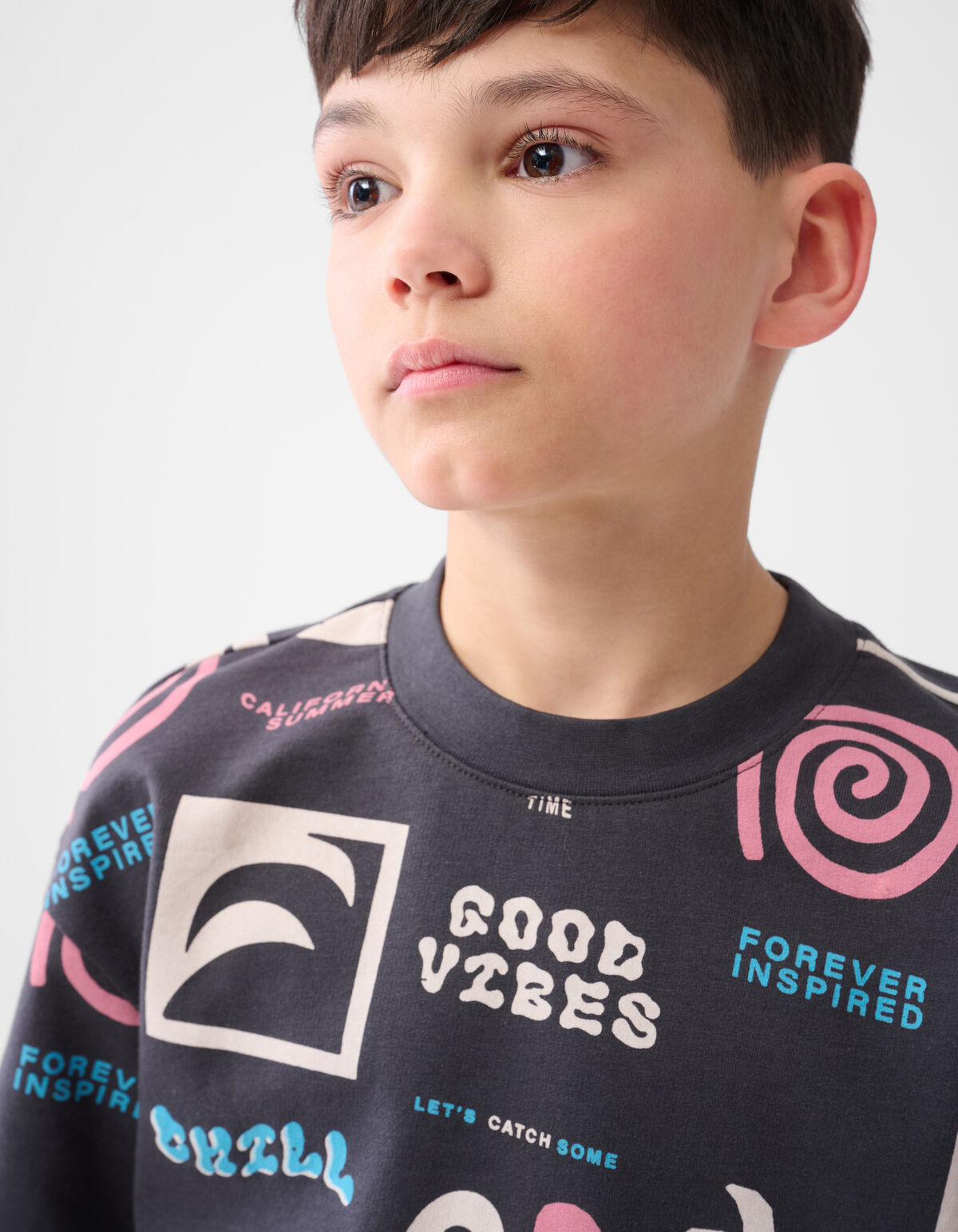 34 / 5.000Sommer Artwork T-Shirt Dunkelgrau SHOEBY BOYS