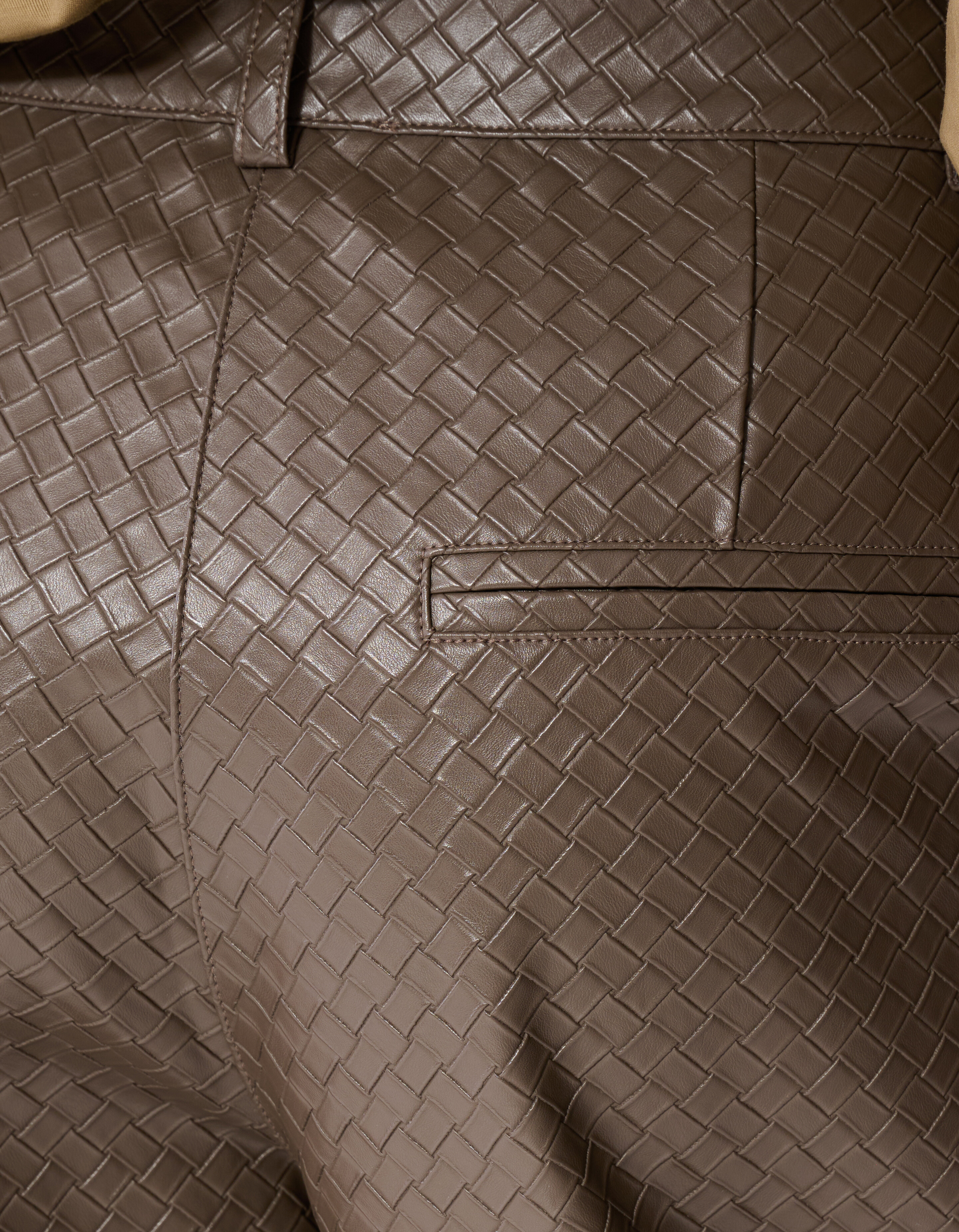 Braune Hose aus veganem Leder mit Flechtmuster SHOEBY WOMEN