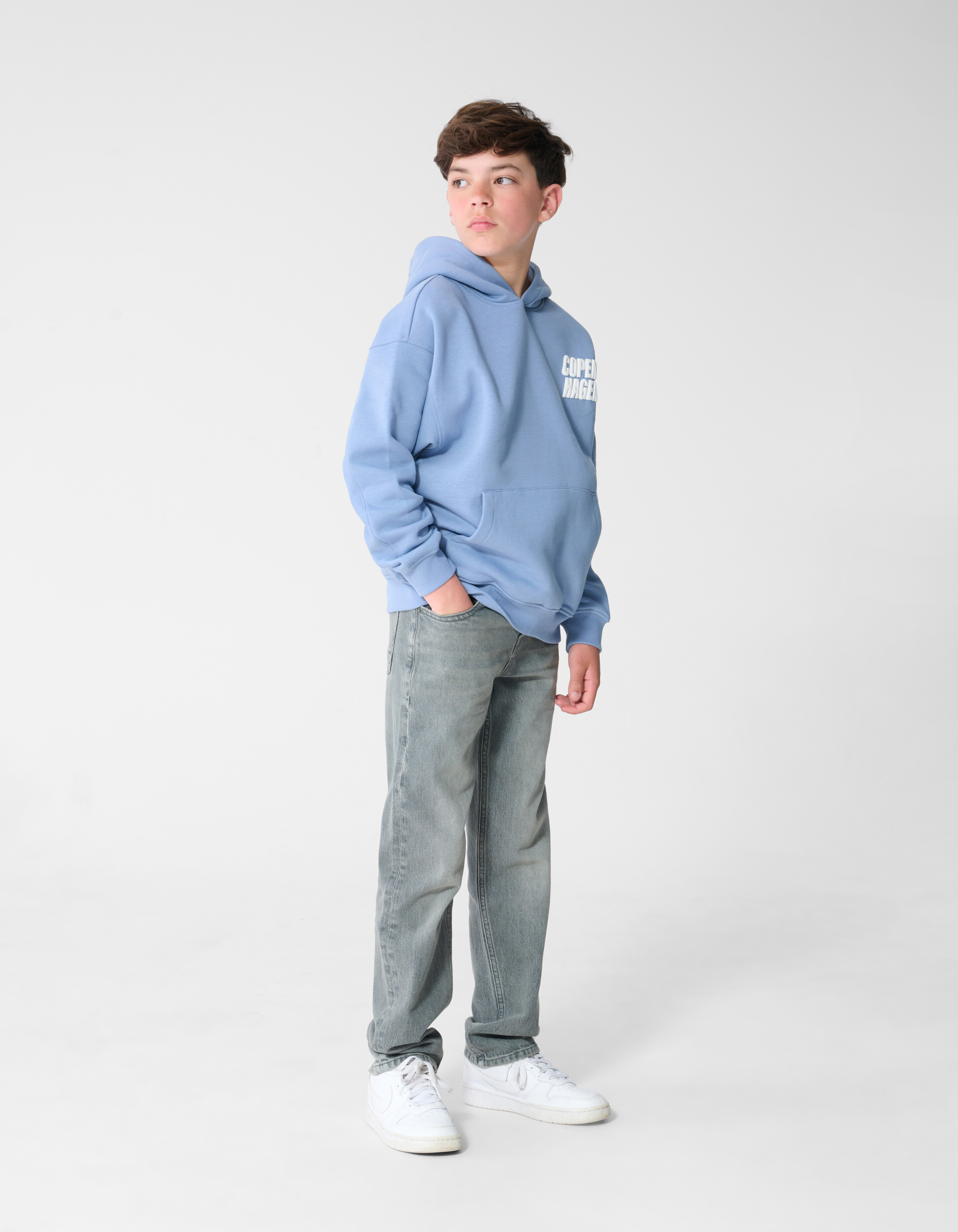 Gerade geschnittene Jeans in Grau SHOEBY BOYS