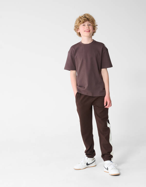 Label T-Shirt Dunkelbraun SHOEBY BOYS