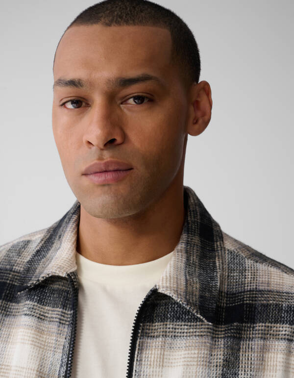 Kariertes Overshirt mit Rei&szlig;verschluss in Off Whit SHOEBY MEN