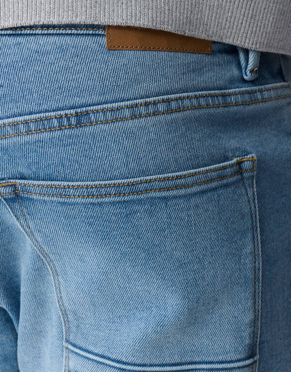 Straight Fit Jeans Hellblau L32 SHOEBY MEN