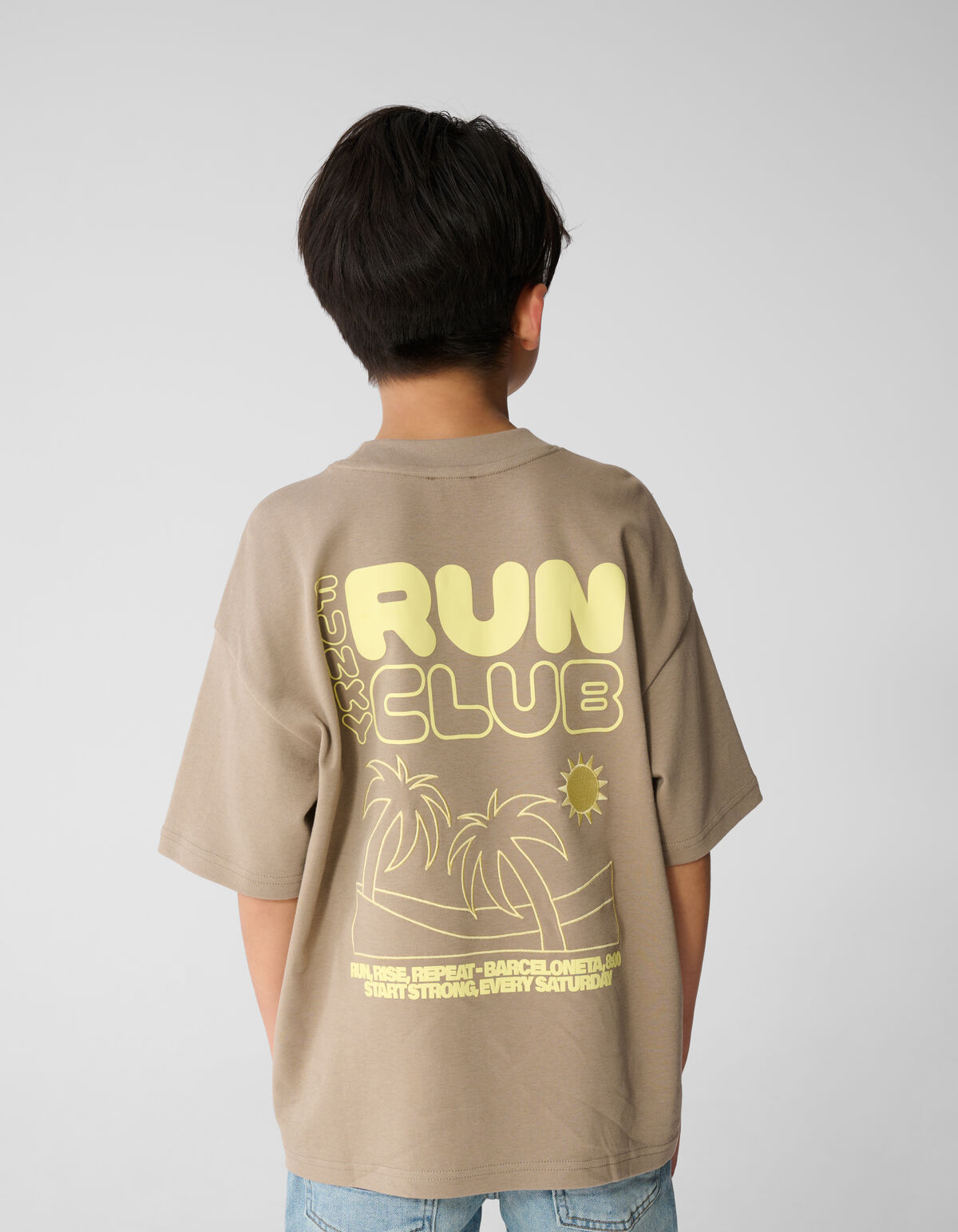 Run Club Artwork T-Shirt Taupe SHOEBY BOYS