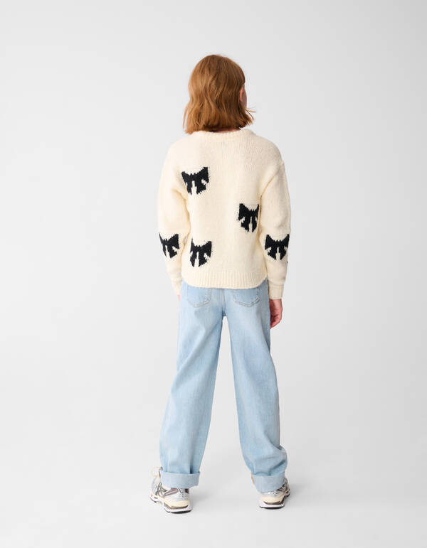 Pullover mit Schleifen-Artwork in Off White SHOEBY GIRLS
