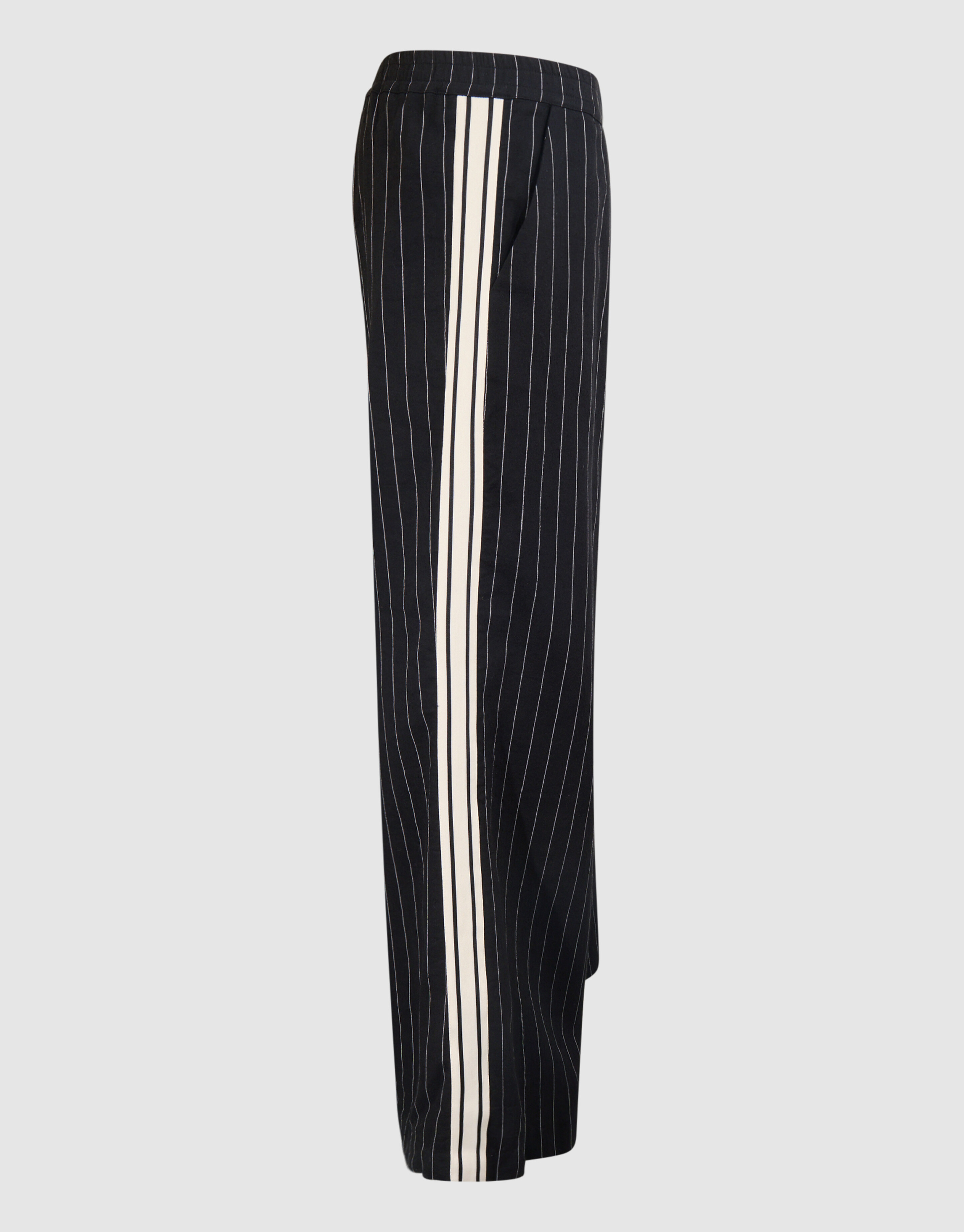 Nadelstreifen-Hose mit weitem Bein in Dunkelgrau v SHOEBY WOMEN