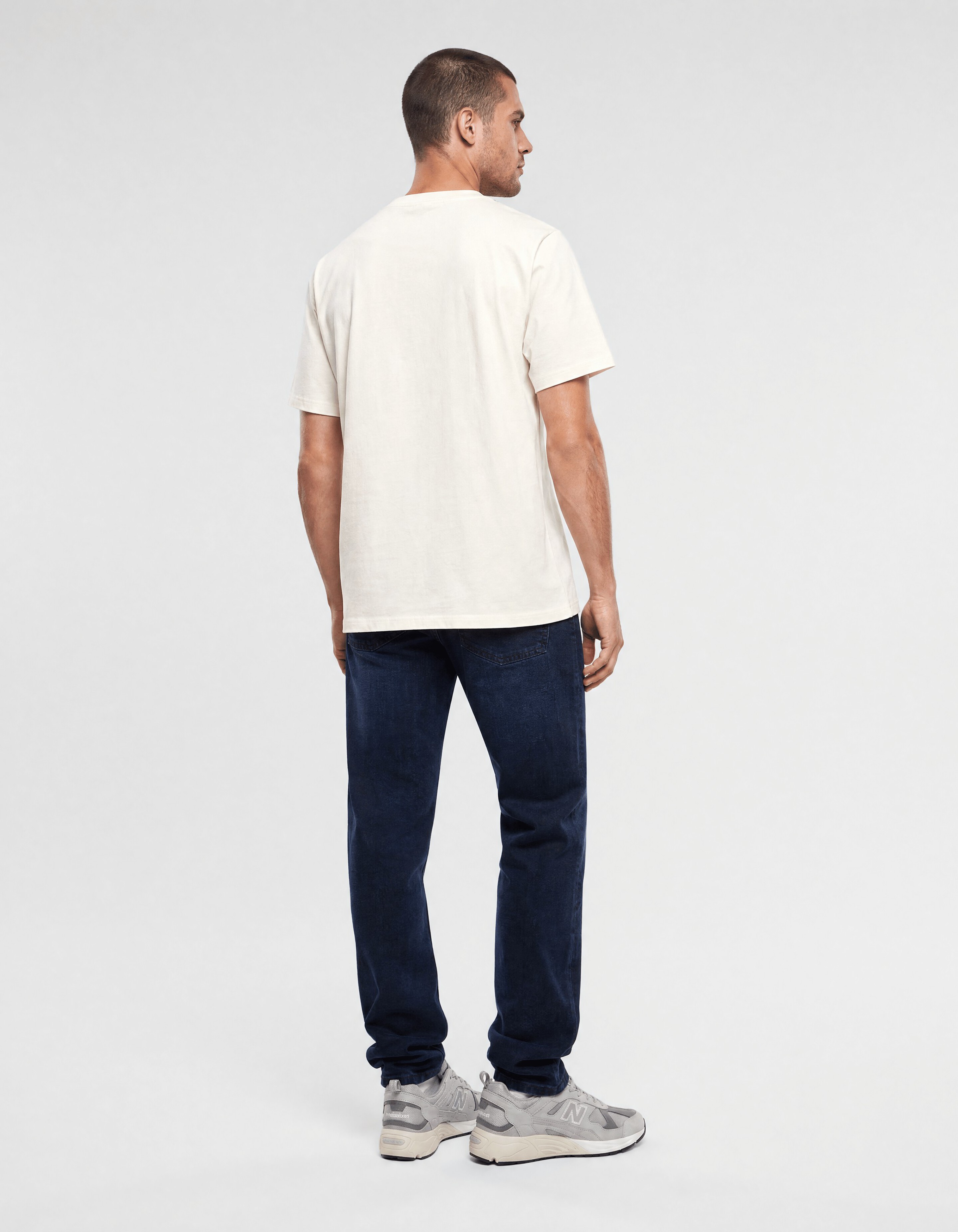 Basic-Label-T-Shirt in gebrochenem Wei&szlig; SHOEBY MEN
