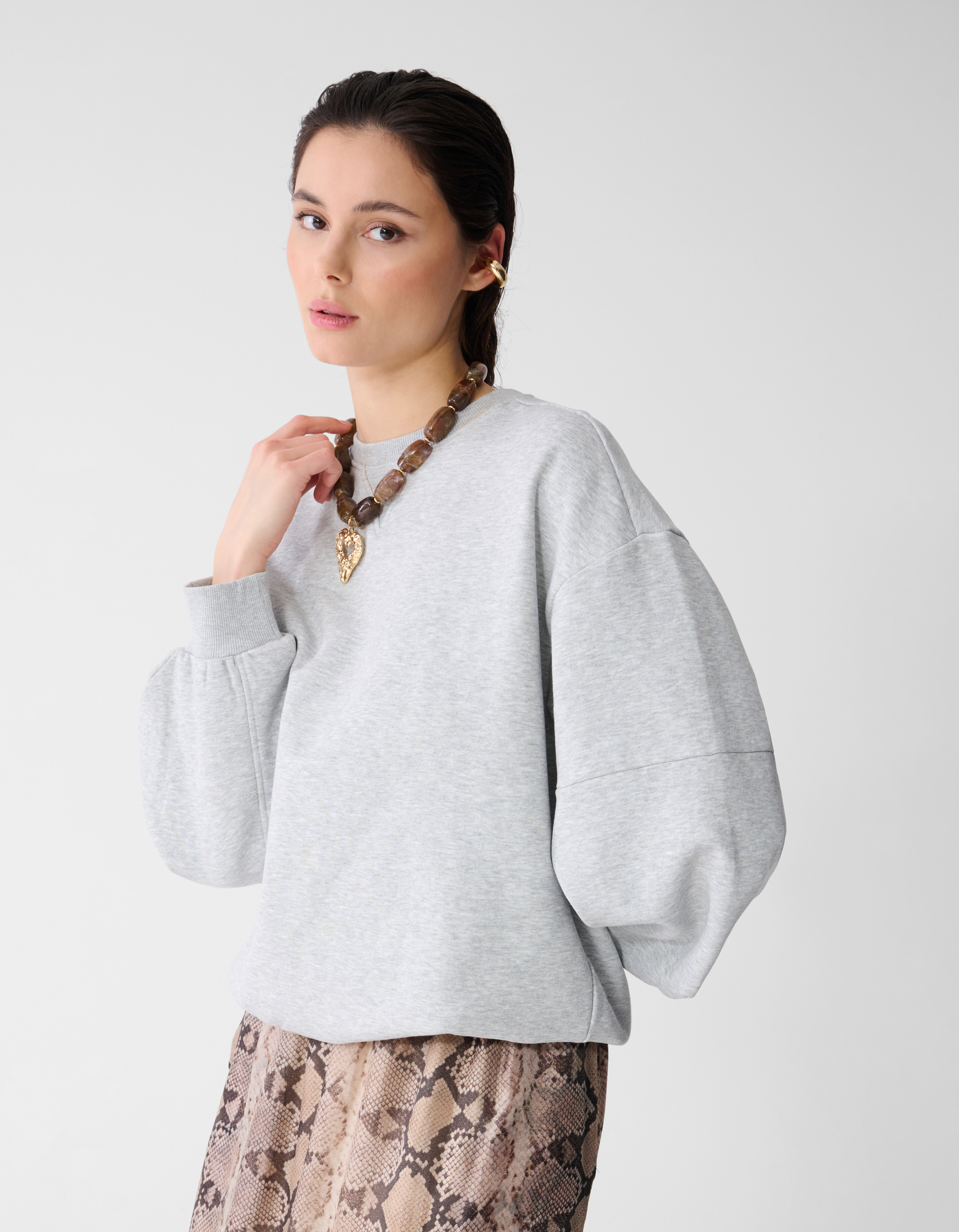 &Uuml;bergro&szlig;er Pullover mit gro&szlig;en &Auml;rmeln Hellgrau SHOEBY WOMEN