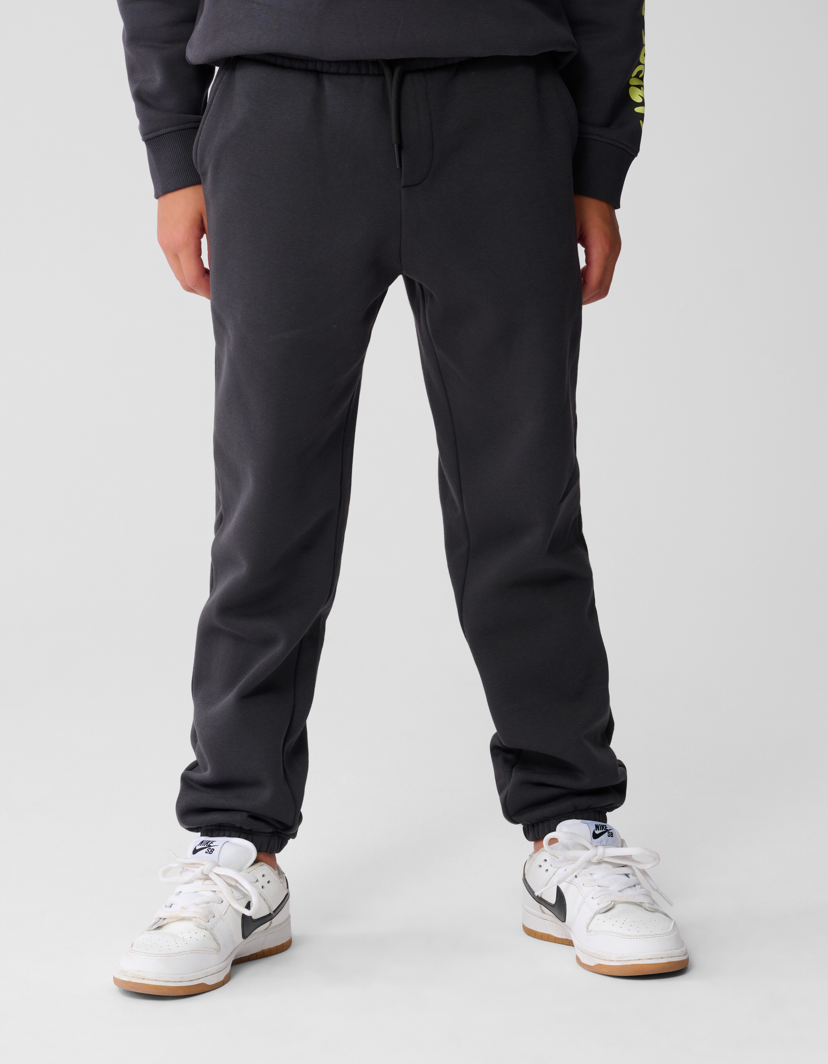 Peak Artwork Joggerhose Dunkelgrau SHOEBY BOYS