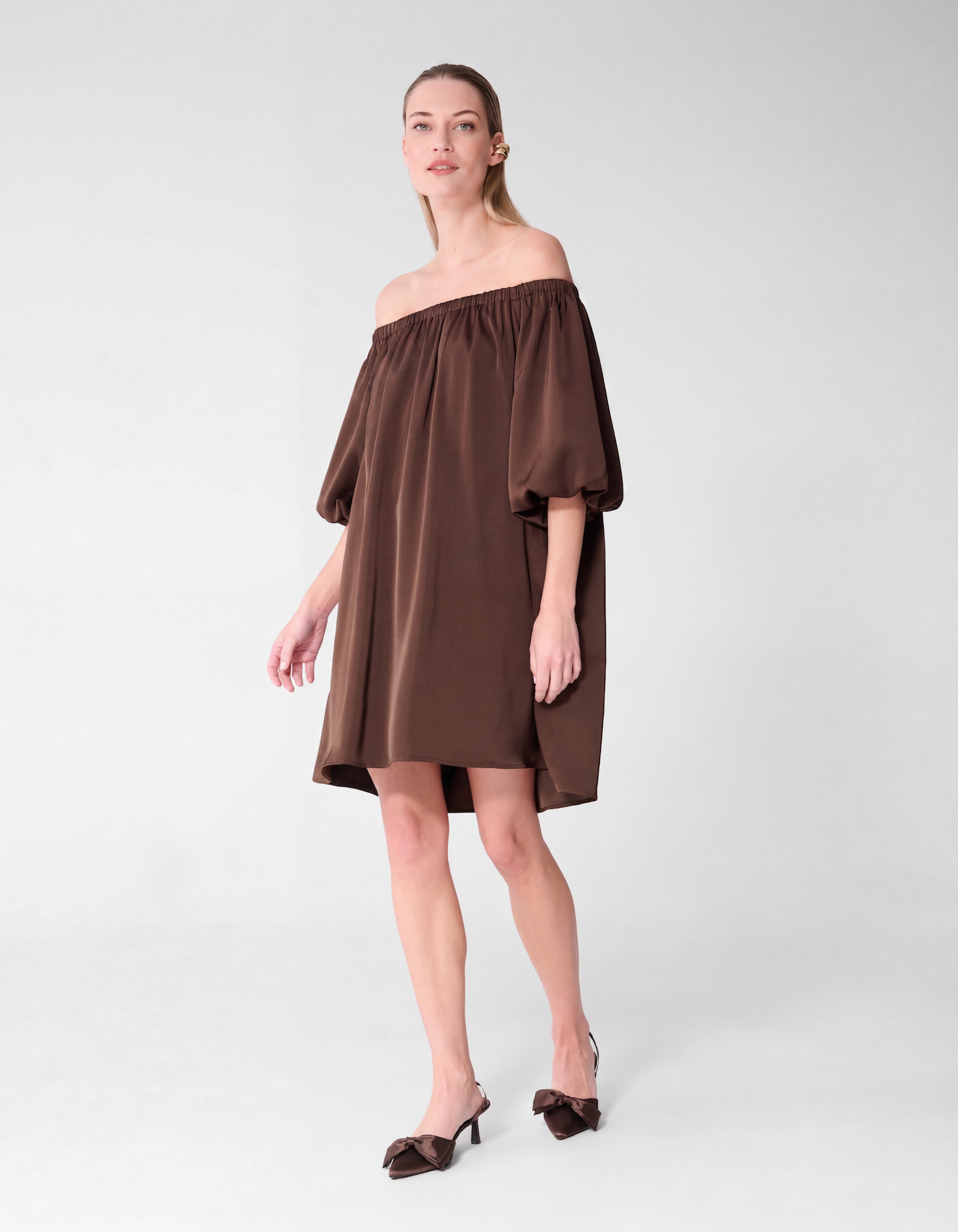 Satin Off-Shoulder Mini Kleid Braun von Fred SHOEBY WOMEN
