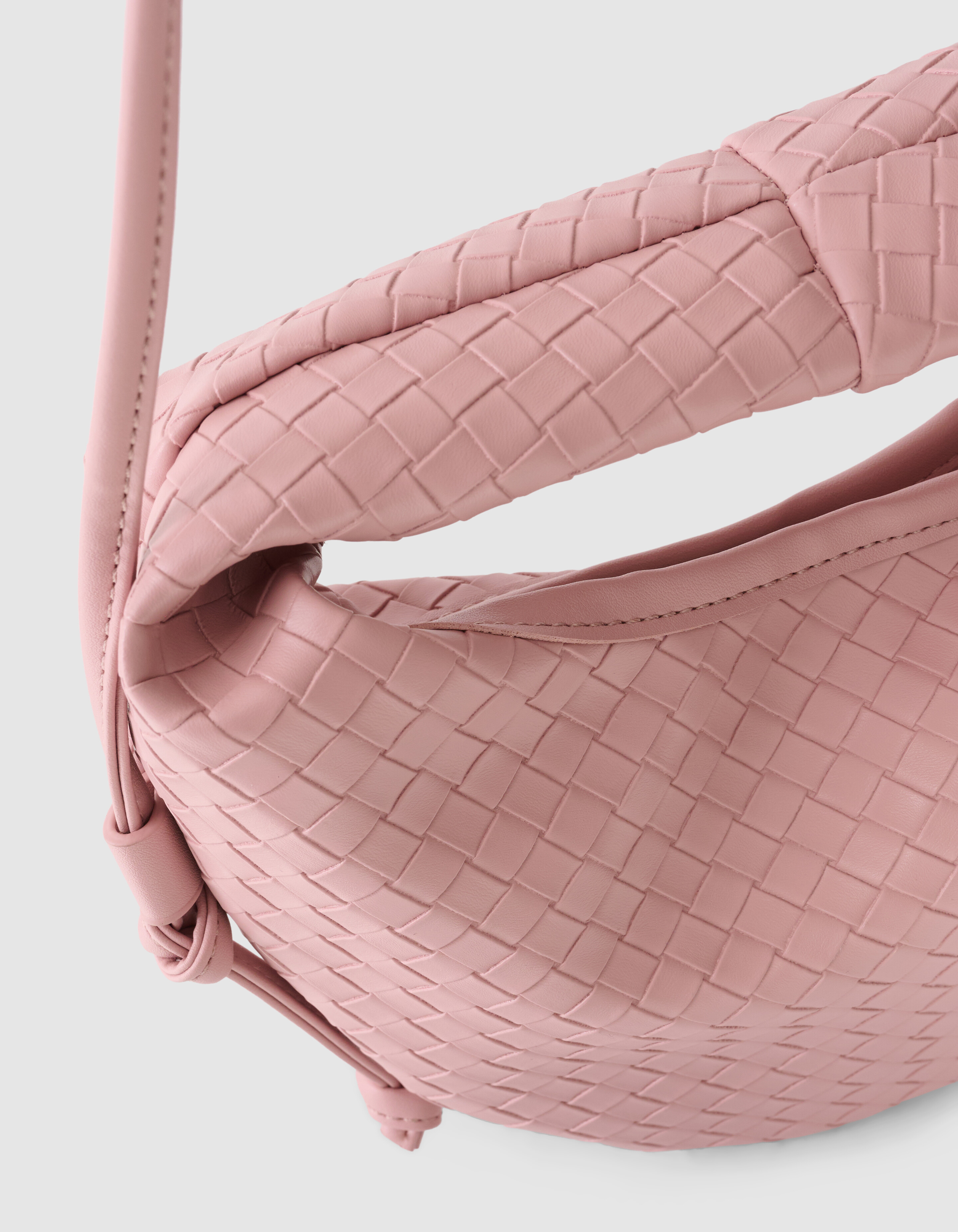 Kleine geflochtene Tasche Hellrosa SHOEBY ACCESSOIRES