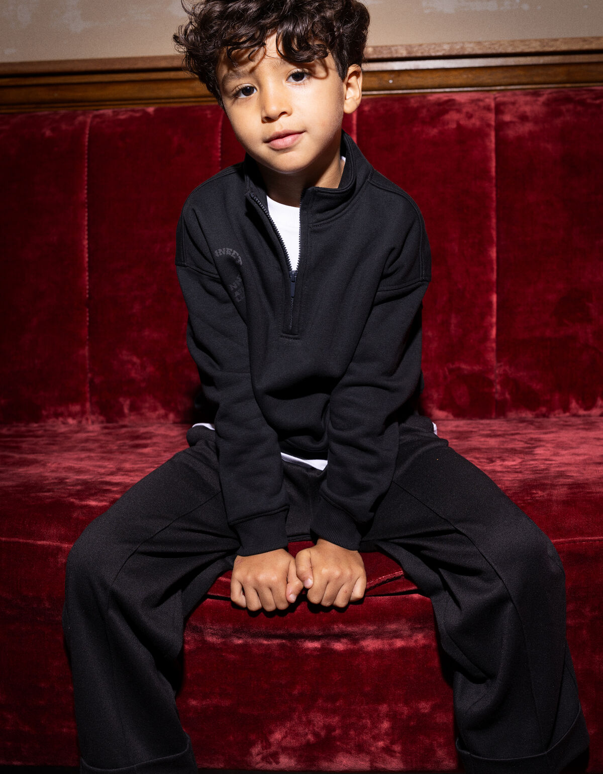 Schwarzer Pullover mit halbem Rei&szlig;verschluss SHOEBY BOYS