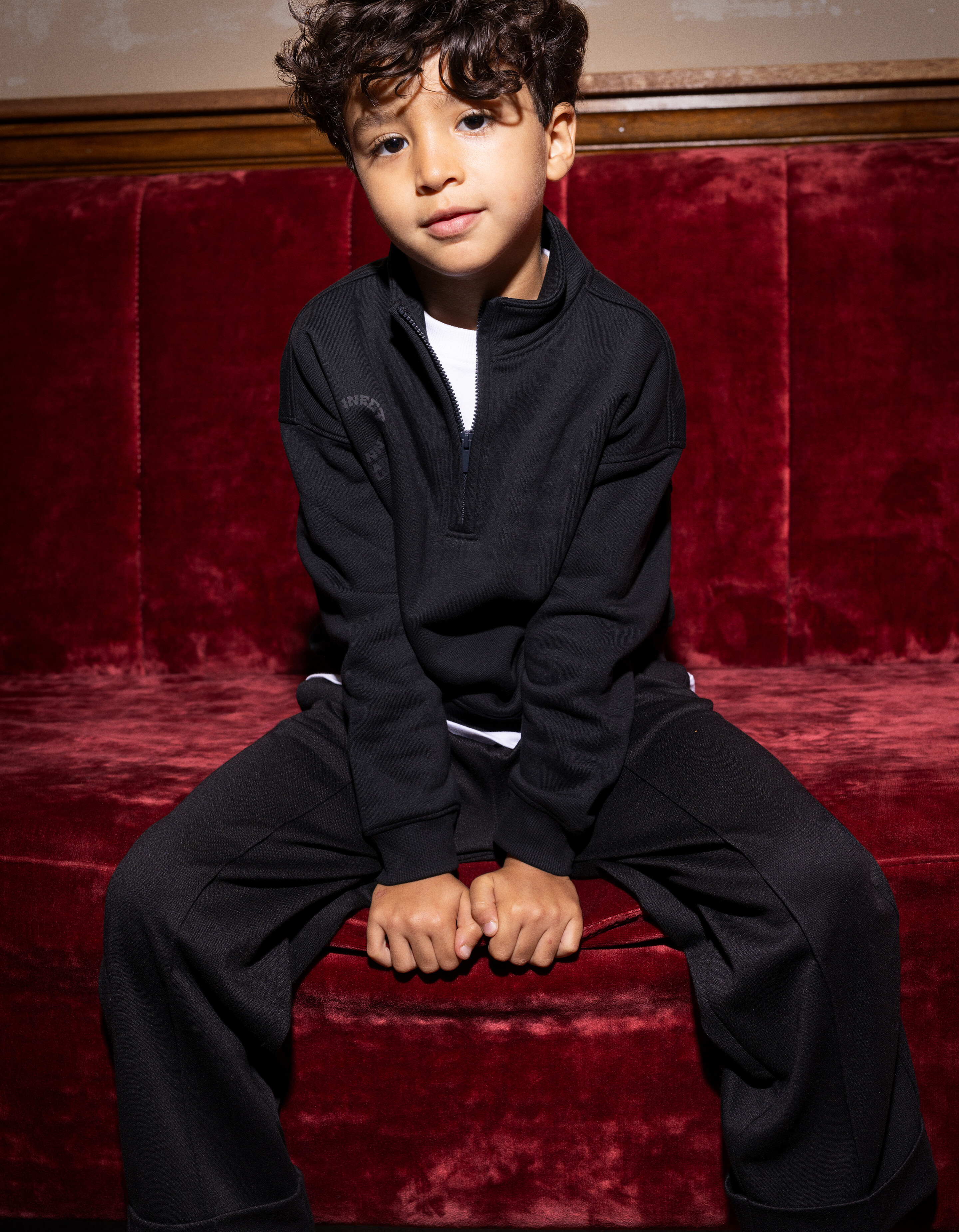 Schwarzer Pullover mit halbem Rei&szlig;verschluss SHOEBY BOYS