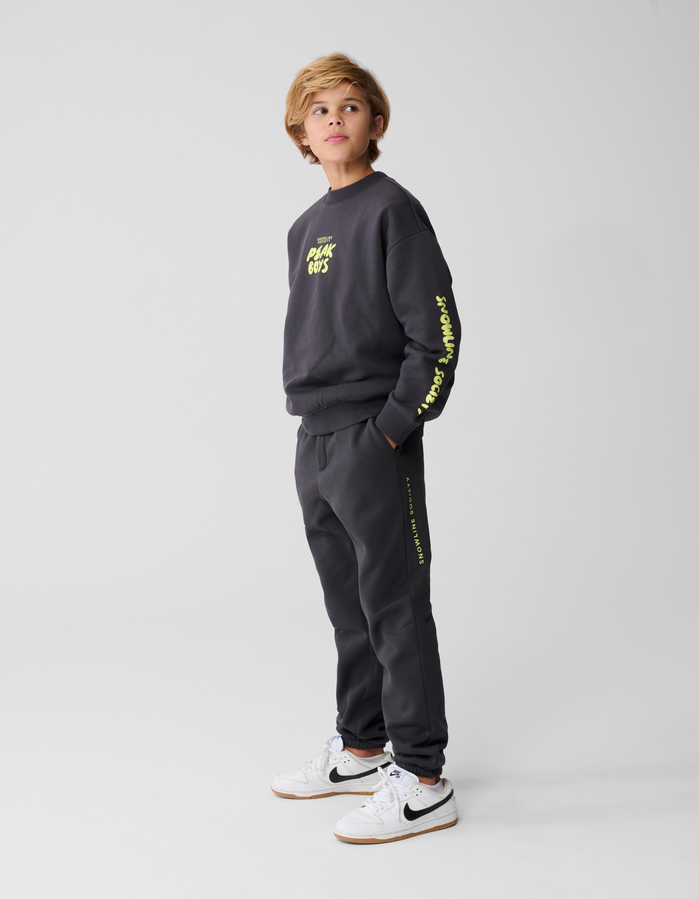 Peak Artwork Joggerhose Dunkelgrau SHOEBY BOYS