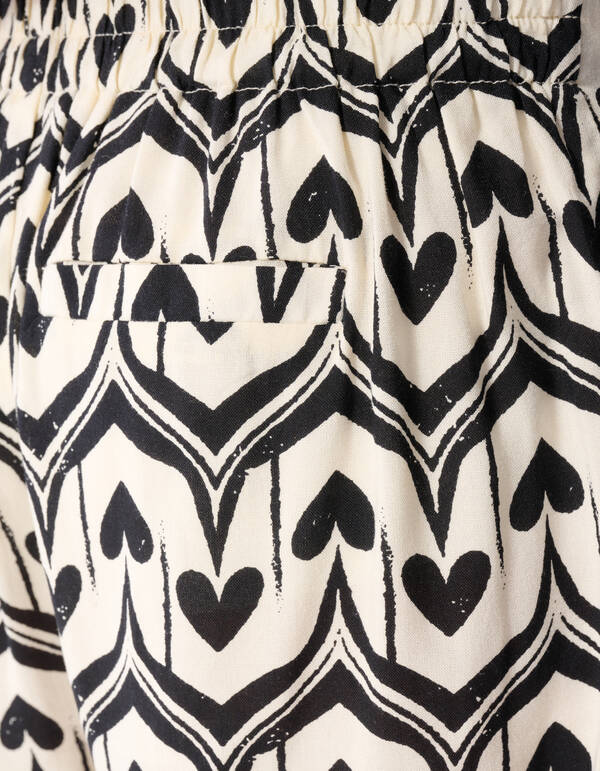 Herz-Print Skort Gebrochen Wei&szlig;/Schwarz SHOEBY GIRLS