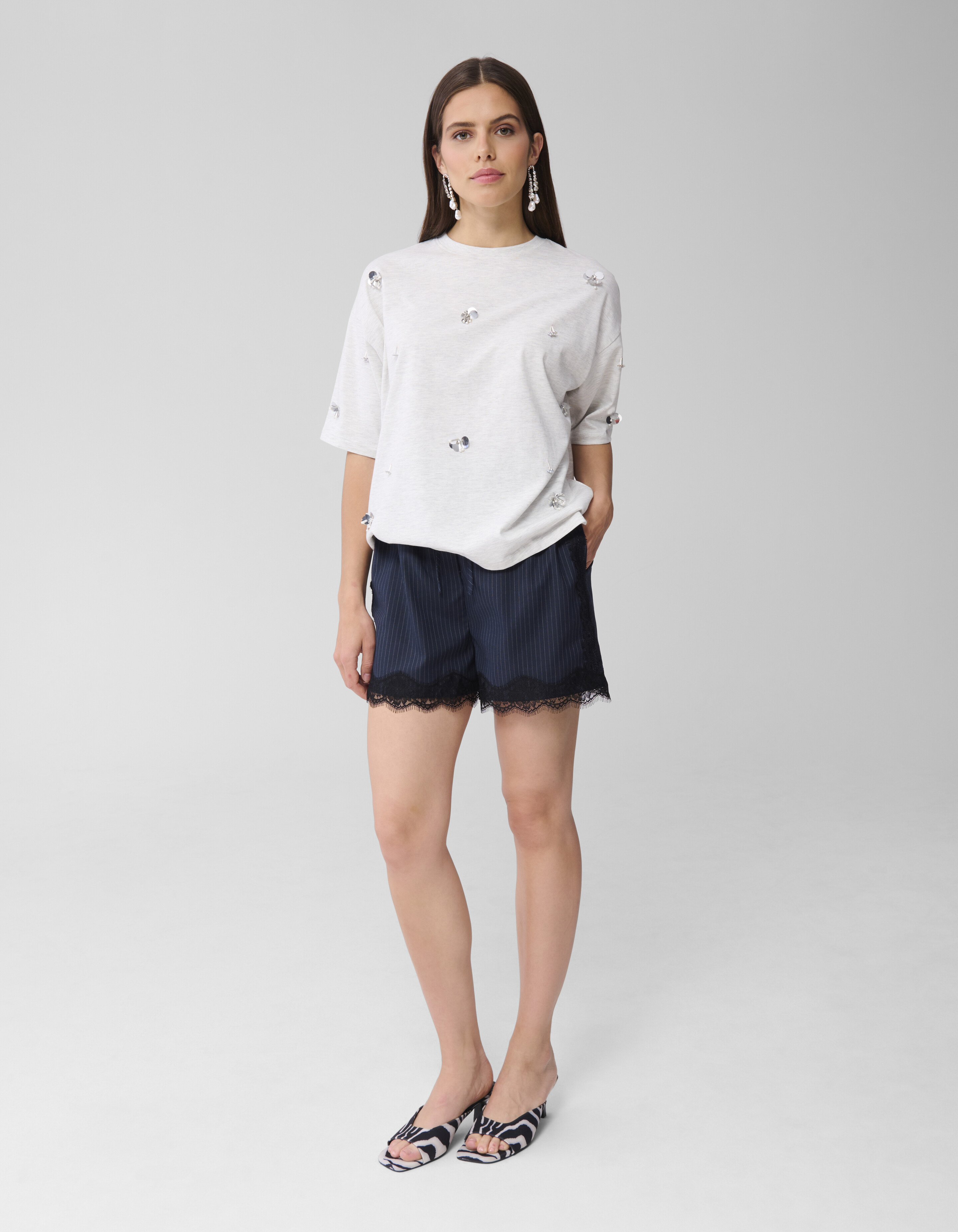 Übergroßes verschönertes T-Shirt Grijs SHOEBY WOMEN