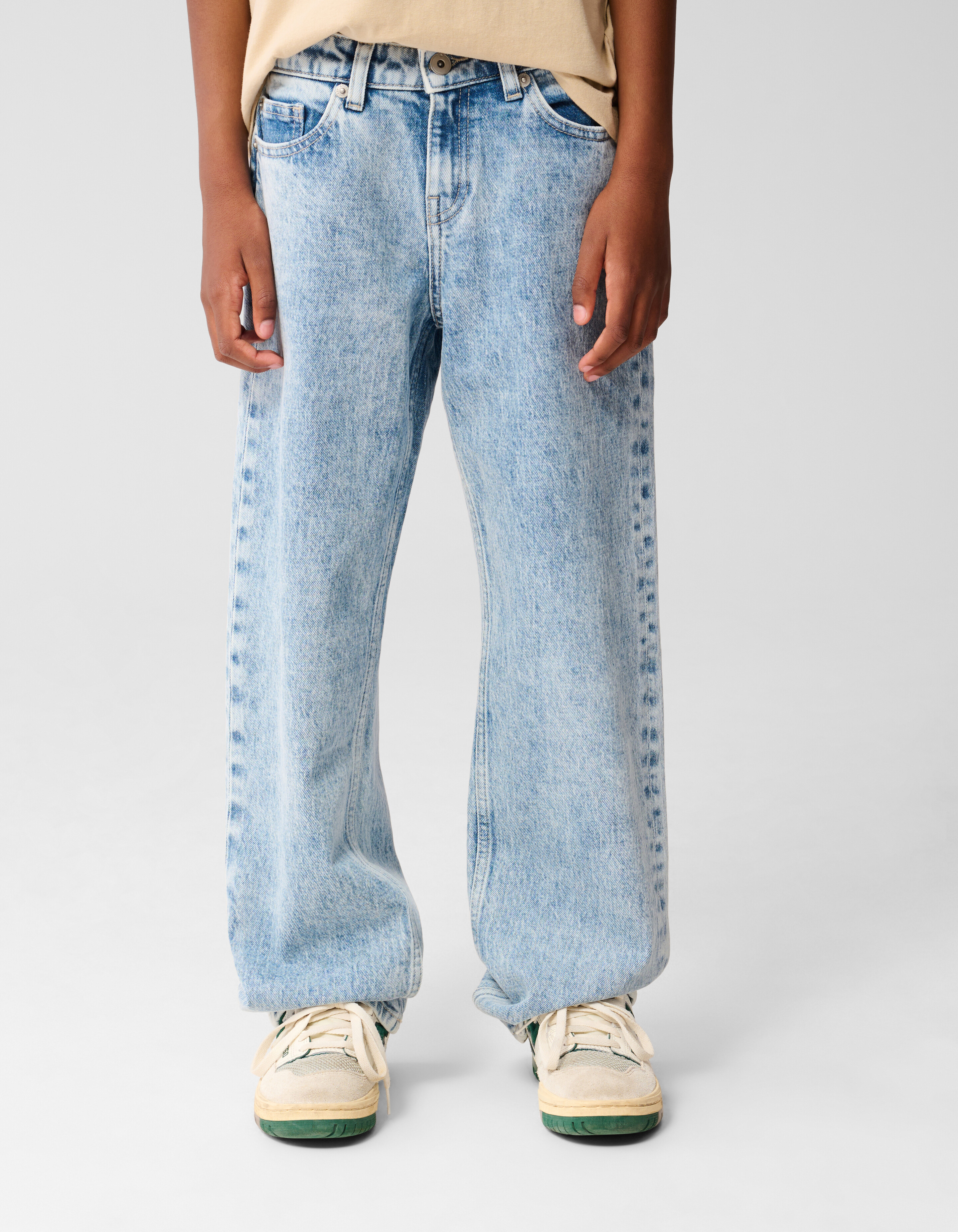 Baggy Fit Jeans Gebleicht SHOEBY BOYS
