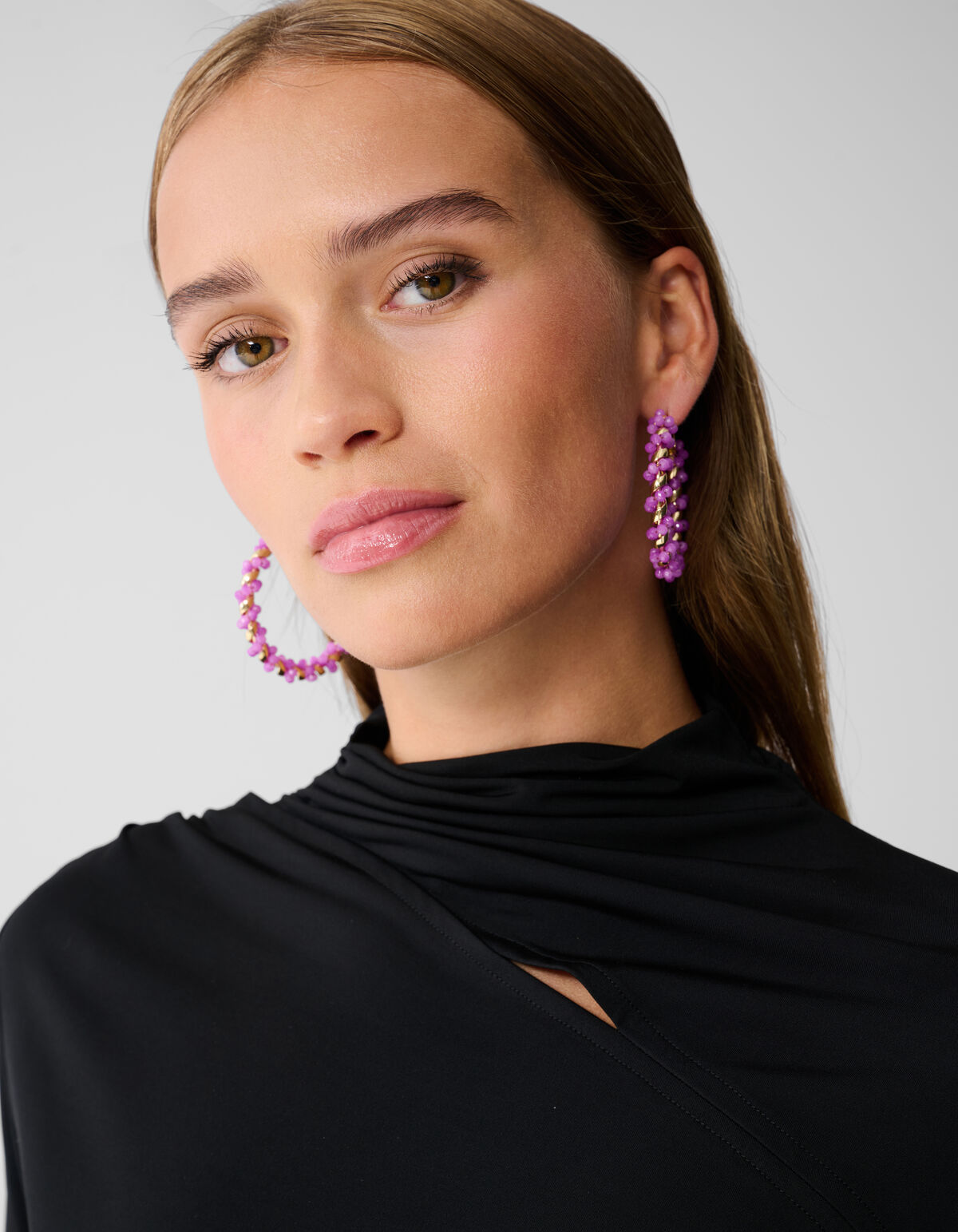 Gedrehte Perlenreifen-Ohrringe Hellviolett SHOEBY ACCESSOIRES