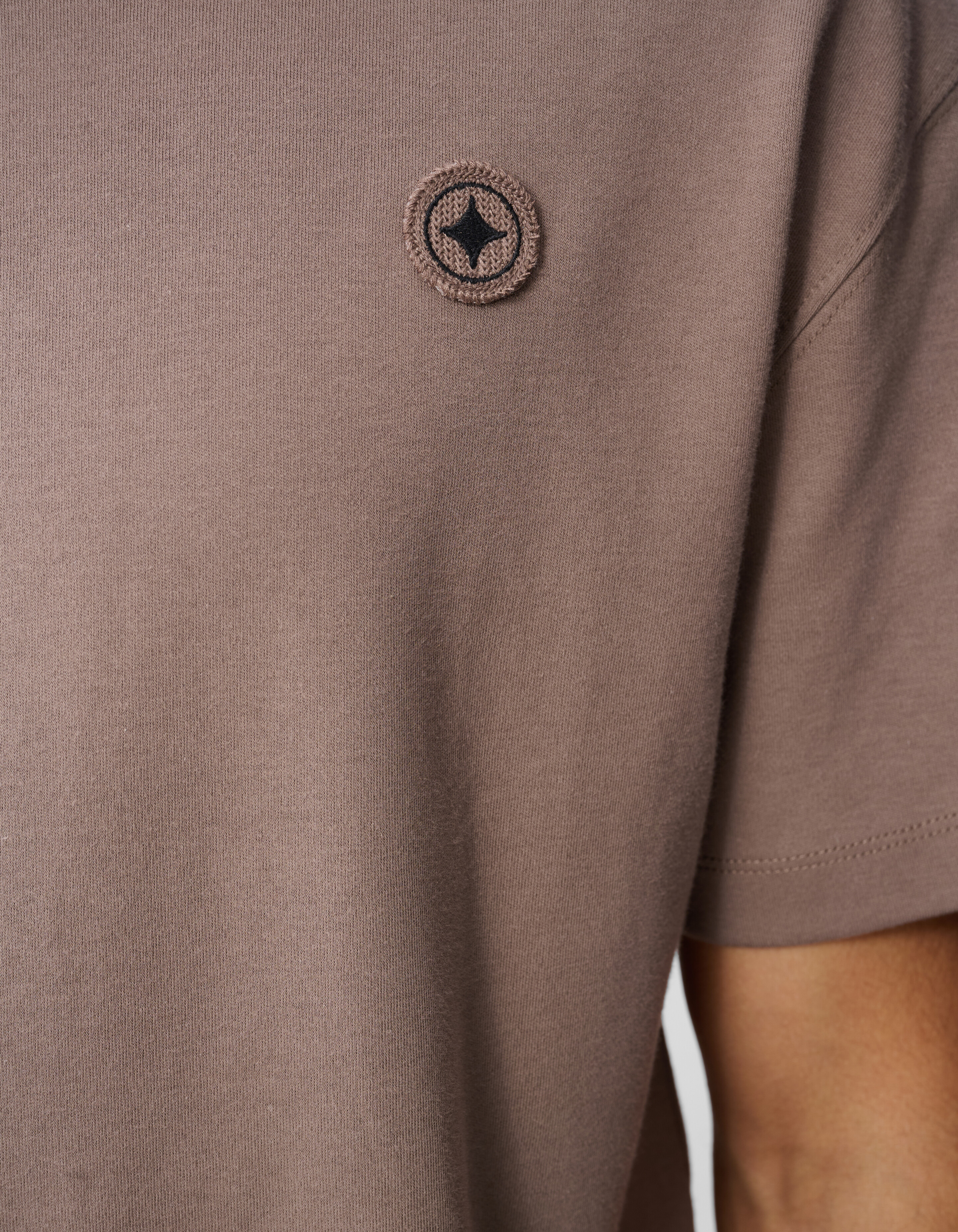 Stickabzeichen T-Shirt Hellbraun SHOEBY MEN