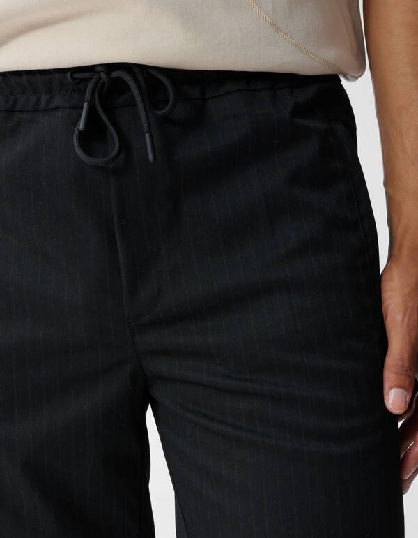 Pinstripe Hose mit schmaler Passform Schwarz SHOEBY MEN