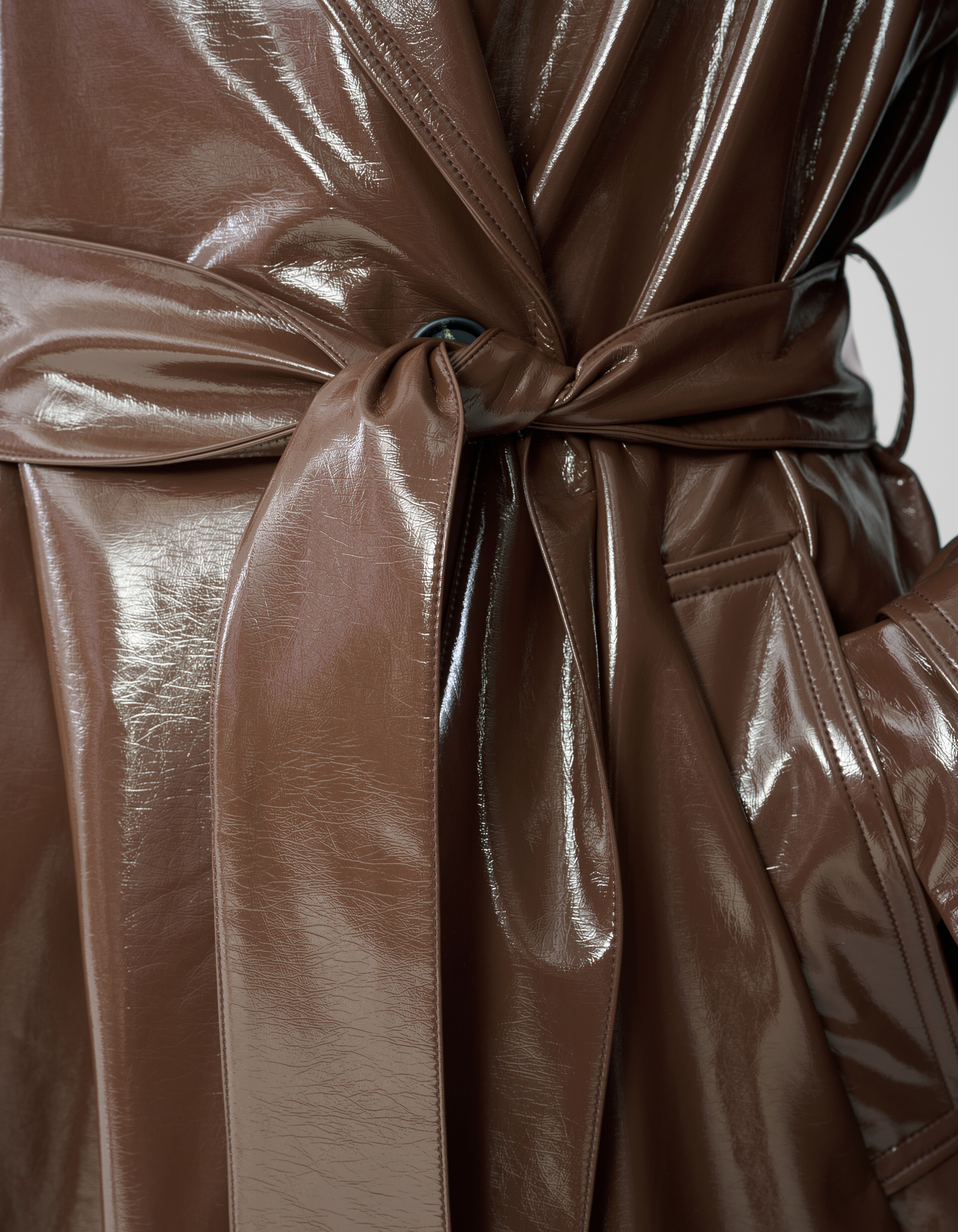 &Uuml;bergro&szlig;er Lack-Trenchcoat Braun von Monica SHOEBY WOMEN