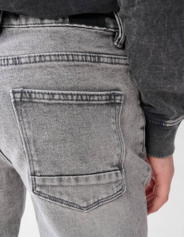 Tapered Jeans Grau SHOEBY BOYS