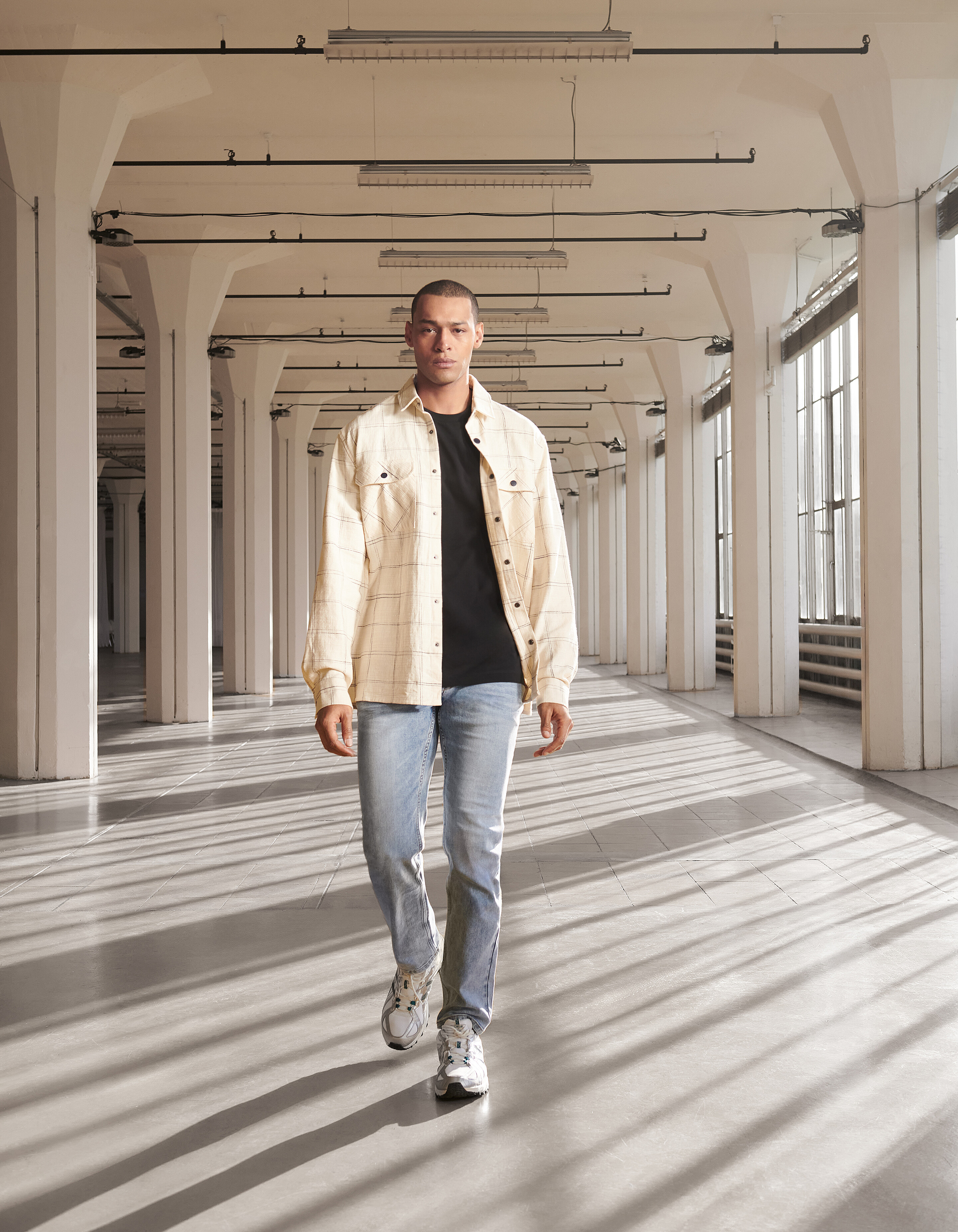 Straight Fit Light Jeans Gebleicht L32 SHOEBY MEN