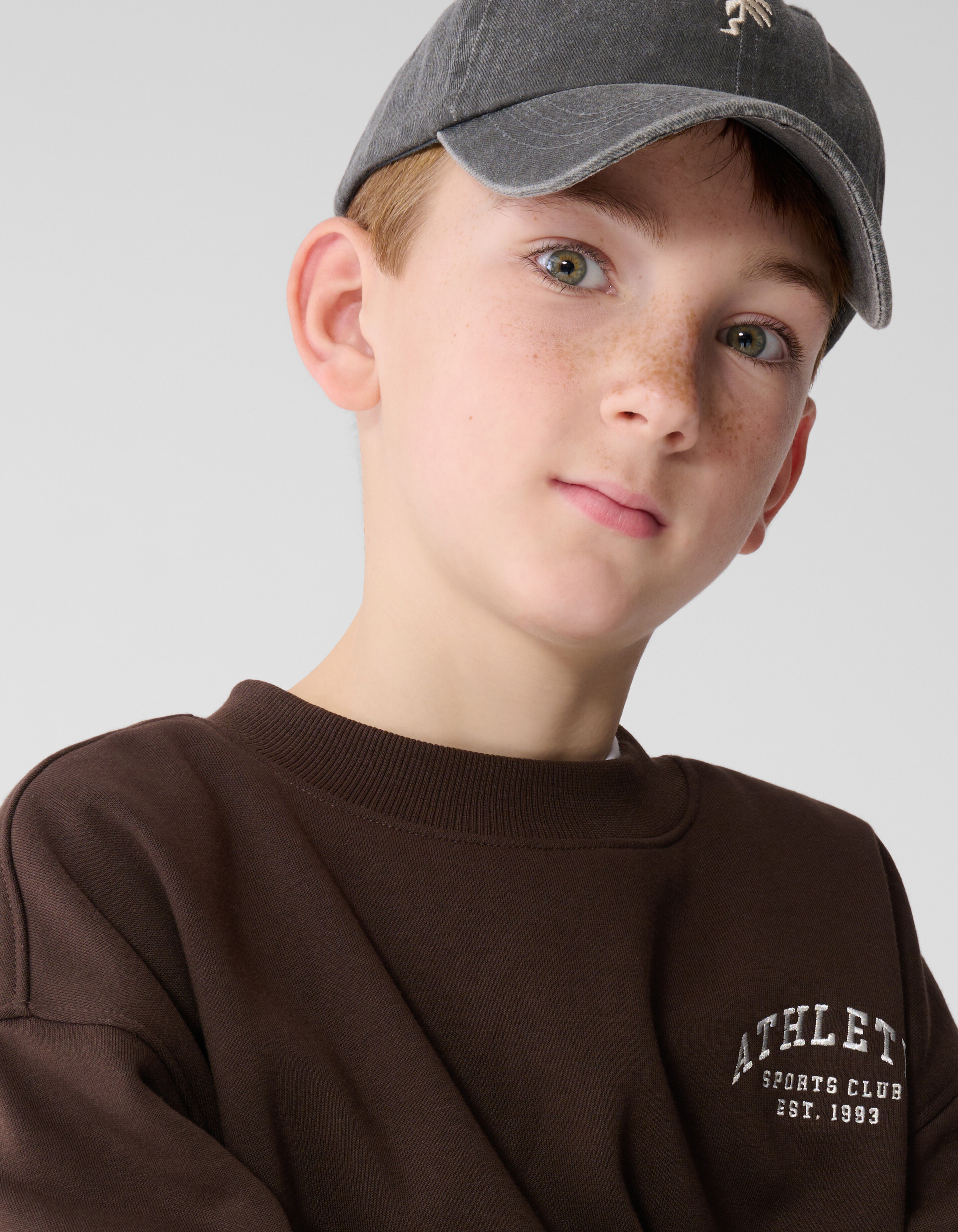 Athletic Artwork Sweatshirt Dunkelbraun SHOEBY BOYS