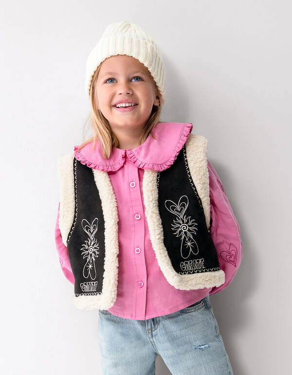 Weste mit Teddy-Stickerei in Schwarz SHOEBY GIRLS