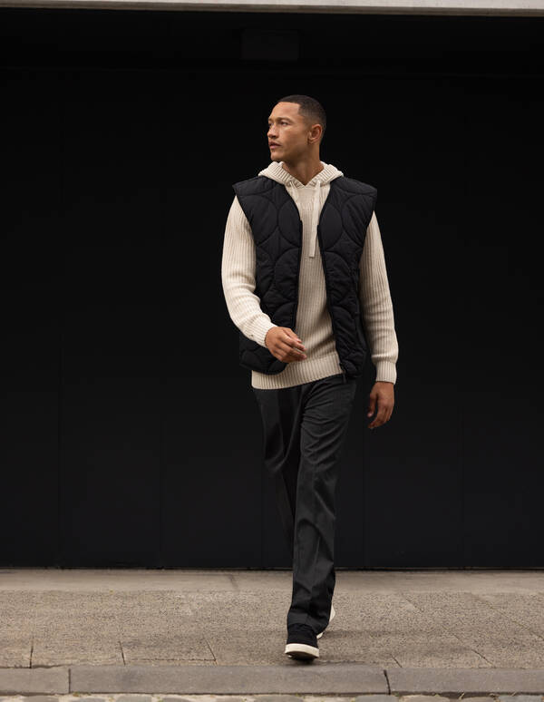 Pinstripe Hose mit schmaler Passform Schwarz SHOEBY MEN