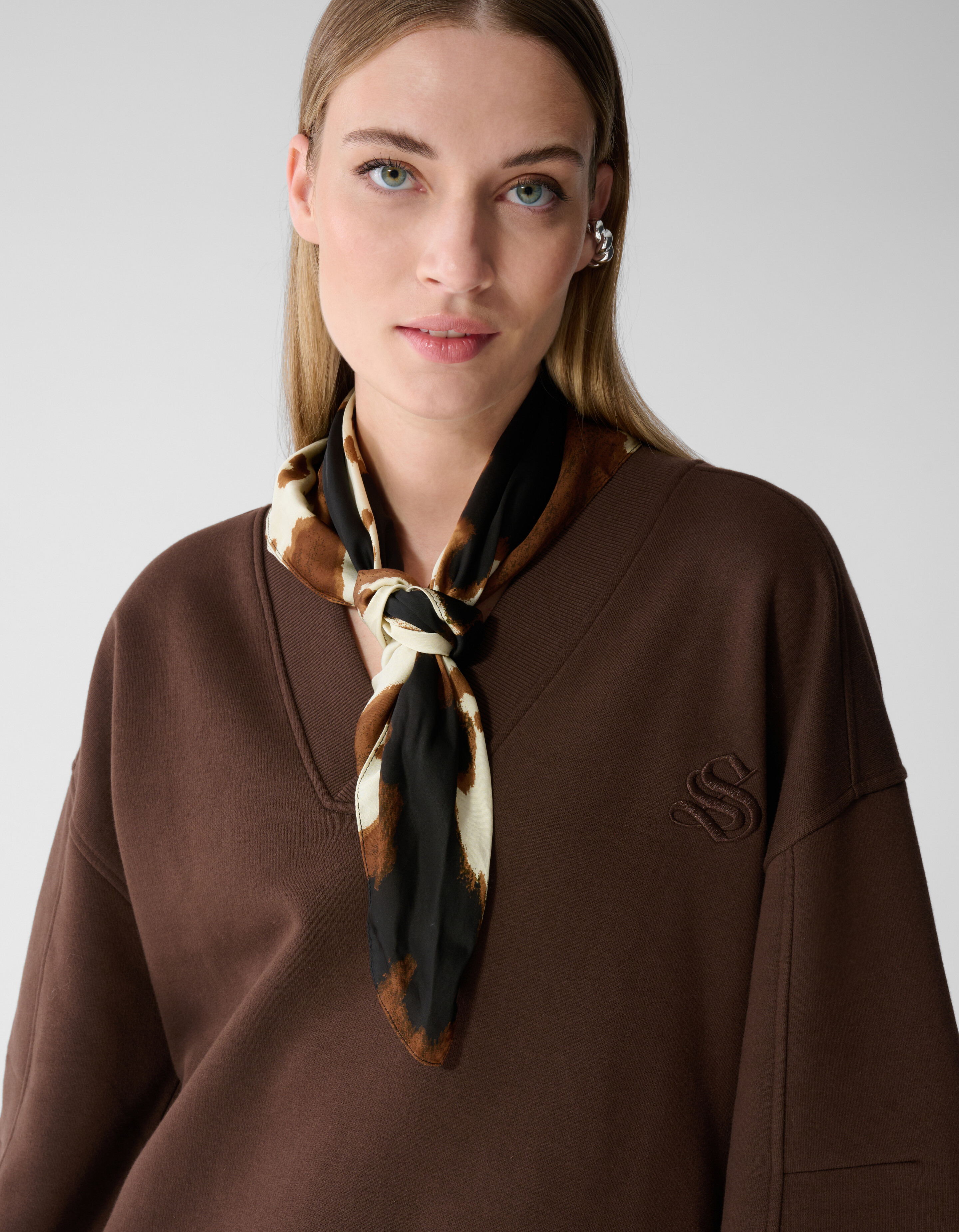 Oversized Pullover mit V-Ausschnitt Dunkelbraun SHOEBY WOMEN