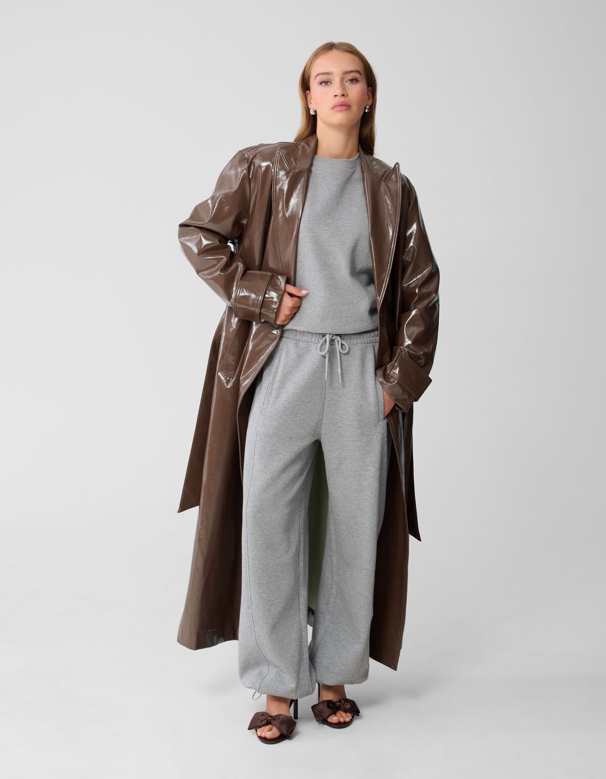 &Uuml;bergro&szlig;er Lack-Trenchcoat Braun von Monica SHOEBY WOMEN