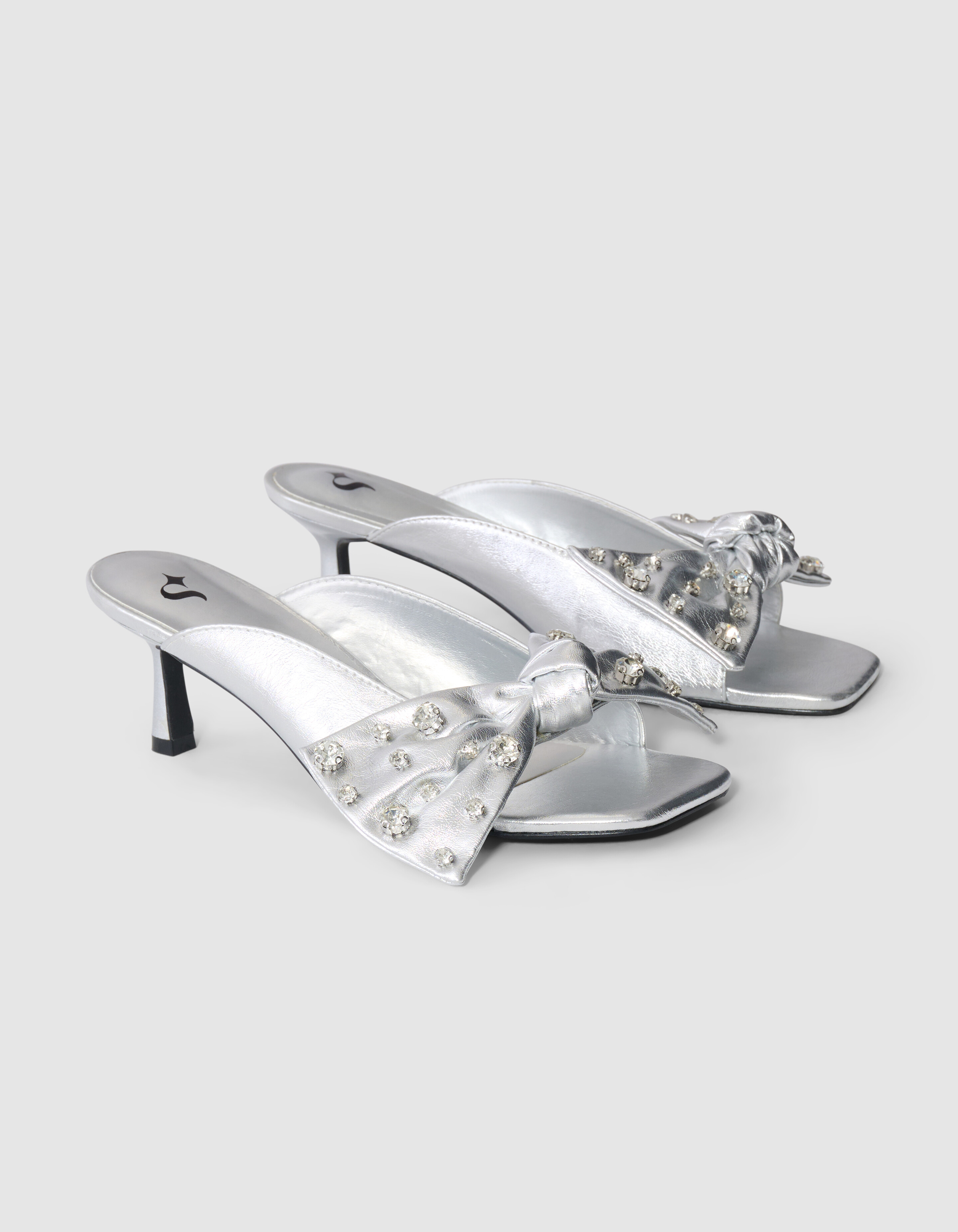 Strass-Slipper mit Absatz, silberfarben SHOEBY SHOES