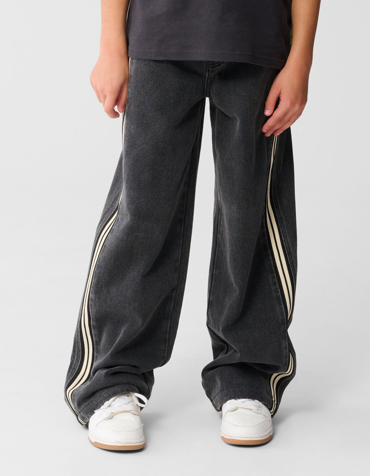 Sportliche Ultra Baggy Fit Jeans Dunkelgrau SHOEBY BOYS