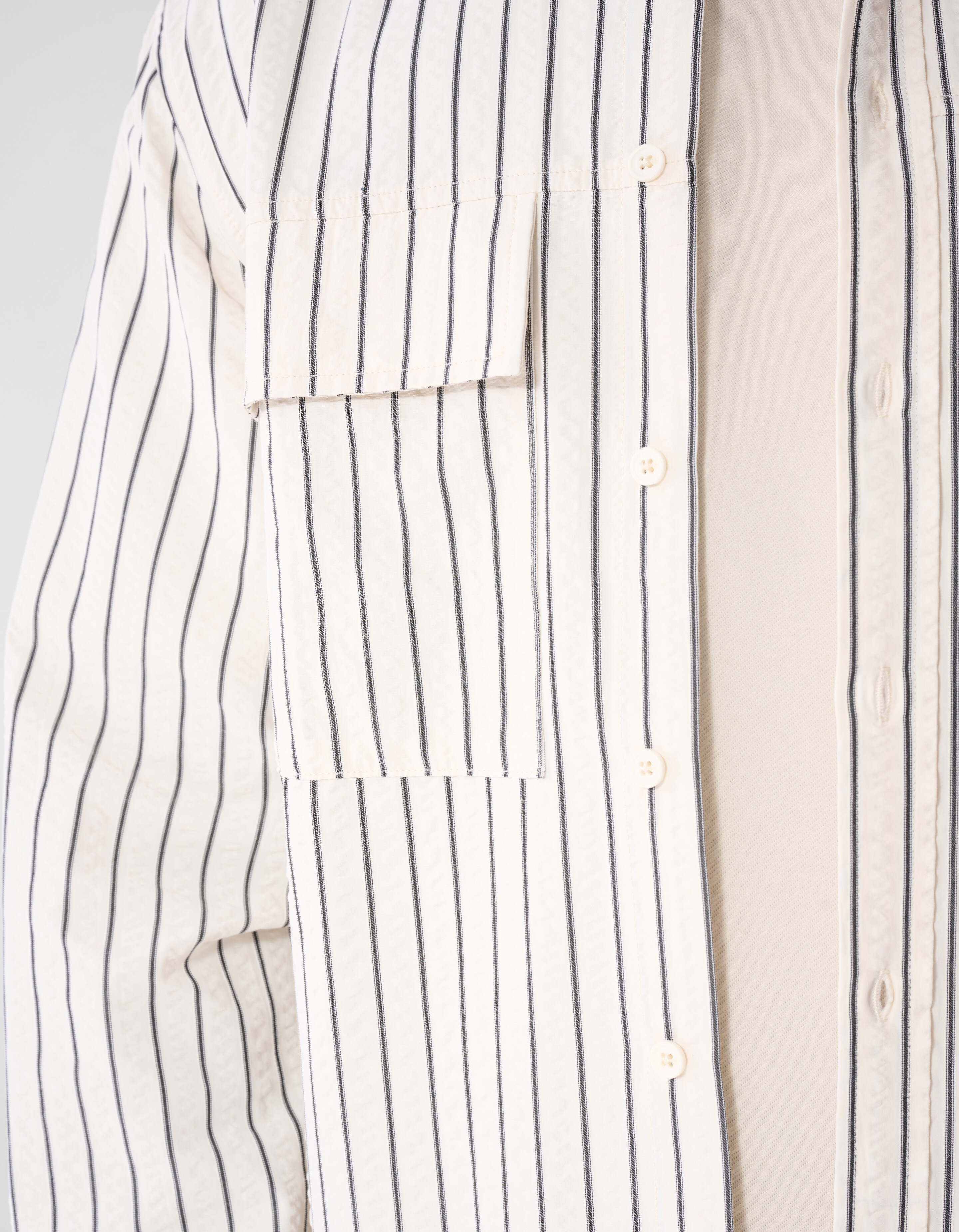 Seersucker-Nadelstreifen-Overshirt Off-White SHOEBY MEN