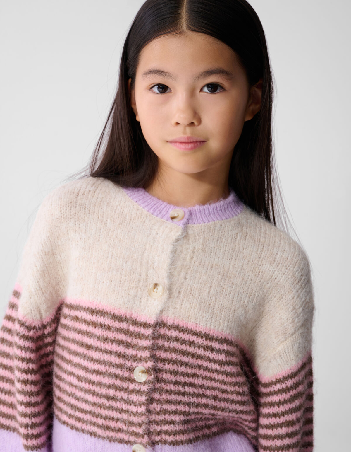 Flauschige gestreifte Strickjacke in gebrochenem W SHOEBY GIRLS