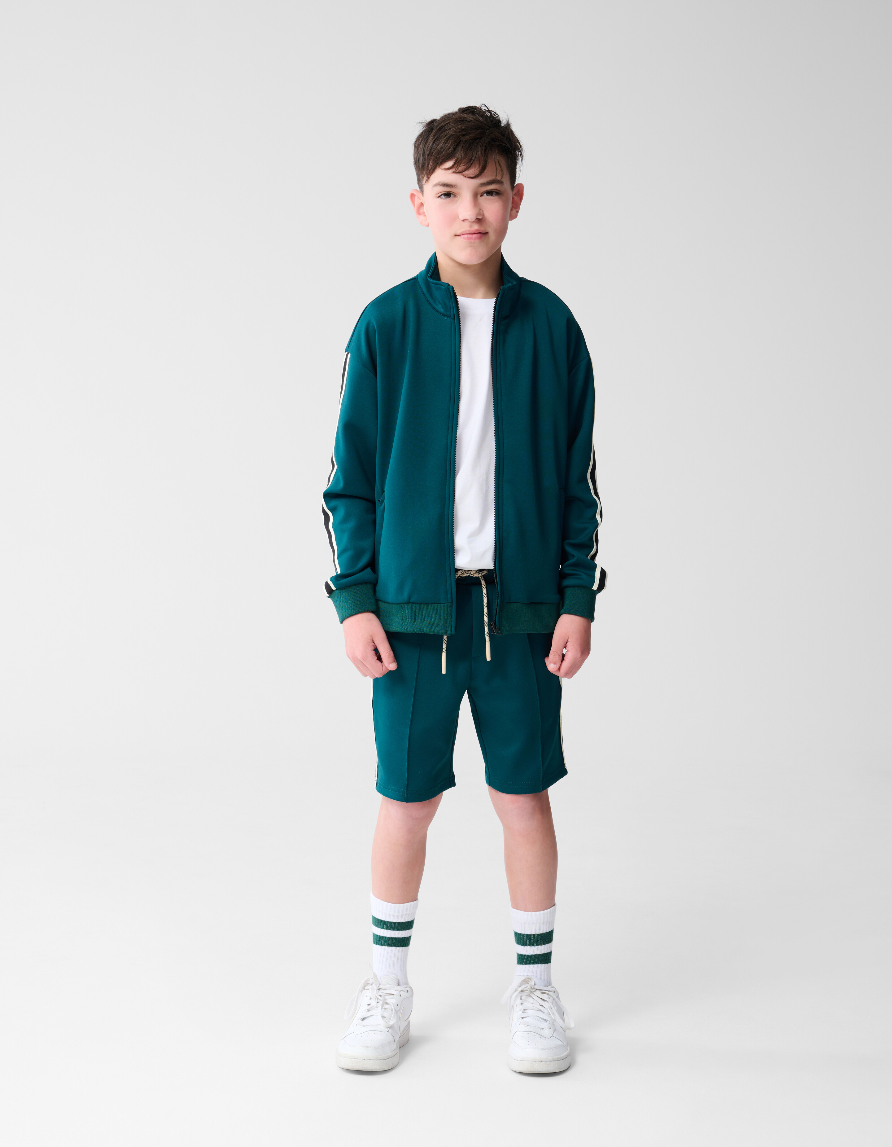 Sportliche Short Dunkelgrün SHOEBY BOYS