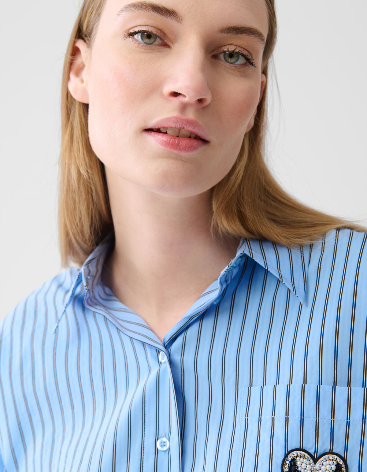 Gekürzte Bluse mit Federn Hellblau SHOEBY WOMEN