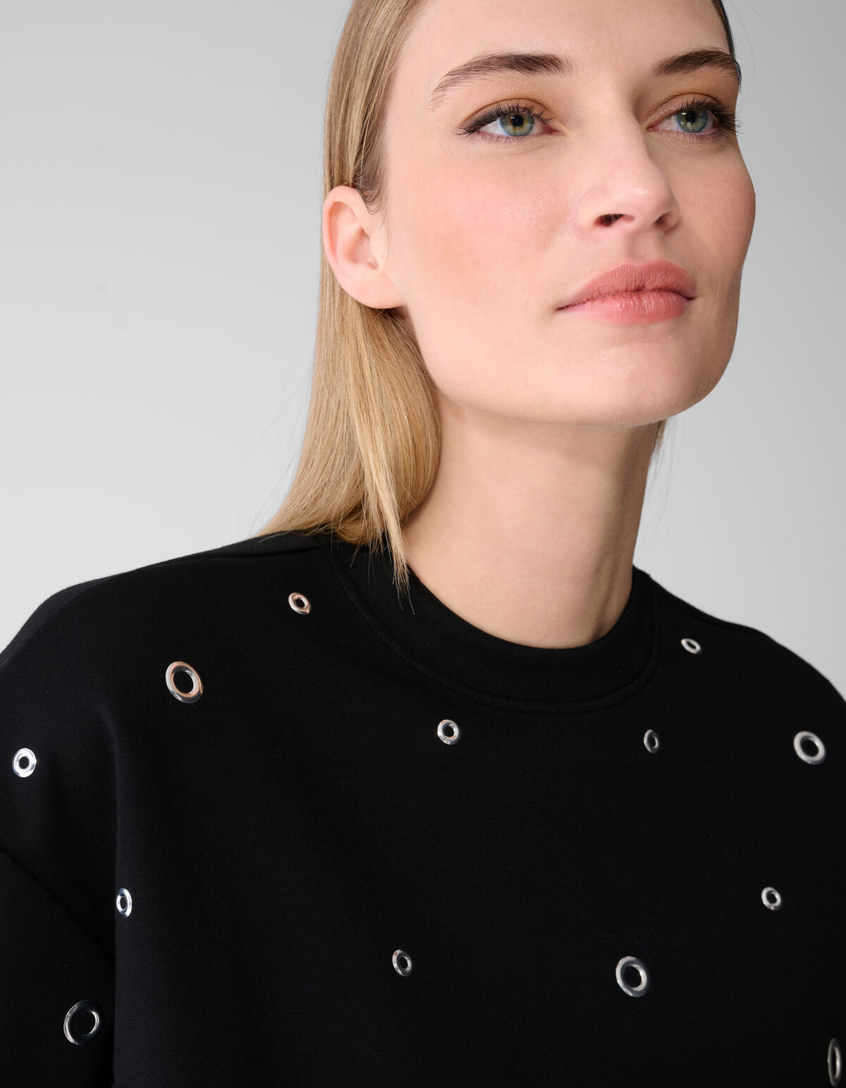 &Uuml;berdimensionales Sweatshirt mit &Ouml;sen Schwarz SHOEBY WOMEN