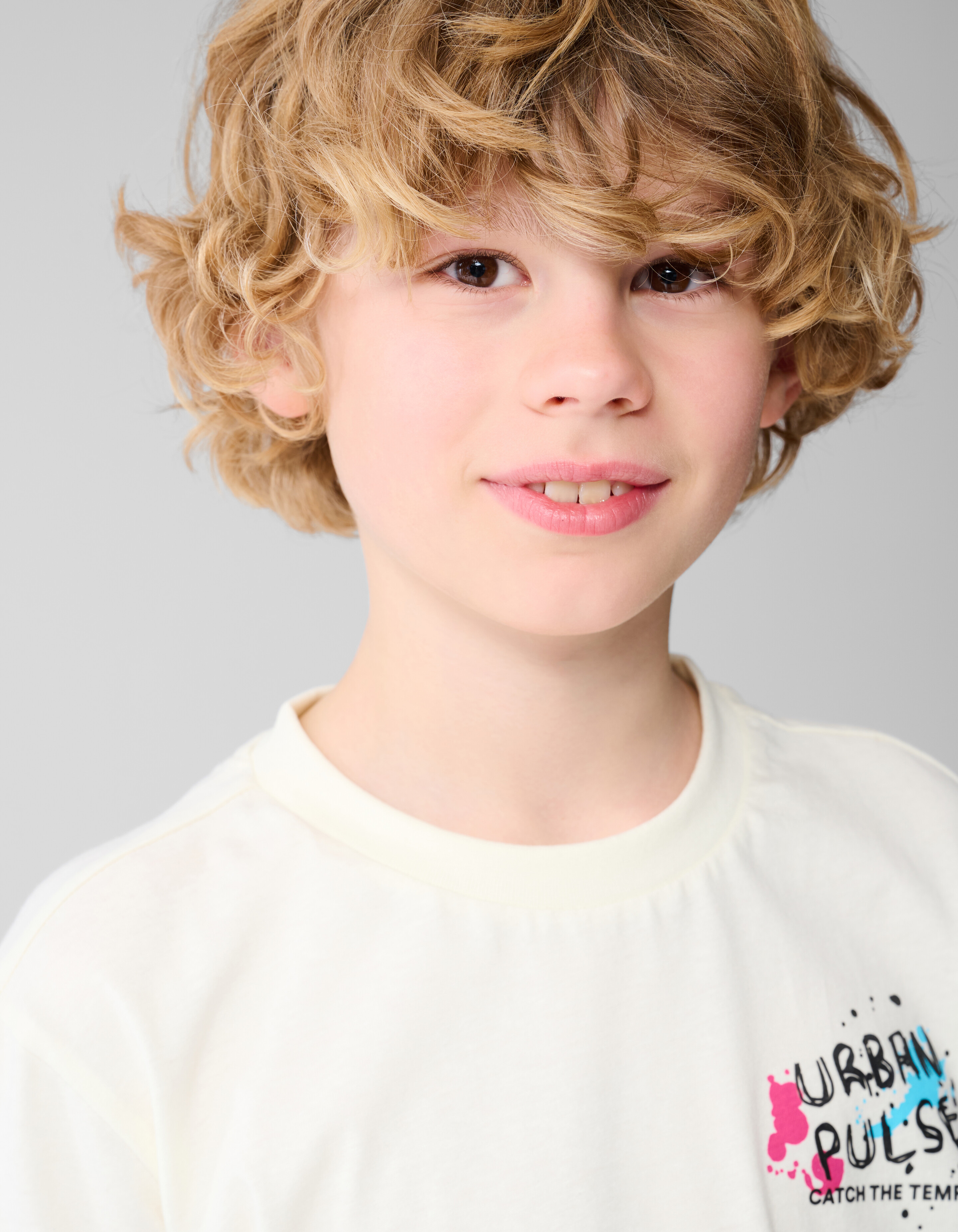 Urban Artwork T-shirt Off White SHOEBY BOYS