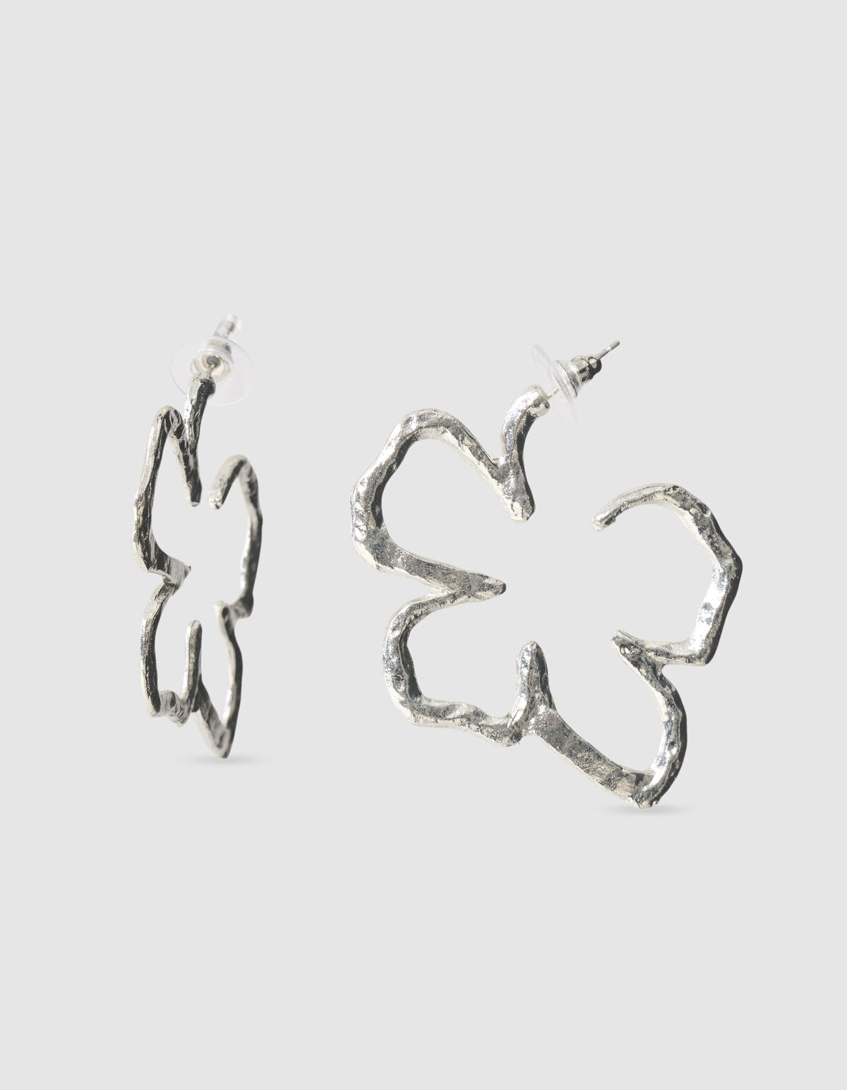 Flache Hammered Flower Ohrringe Silber SHOEBY ACCESSOIRES