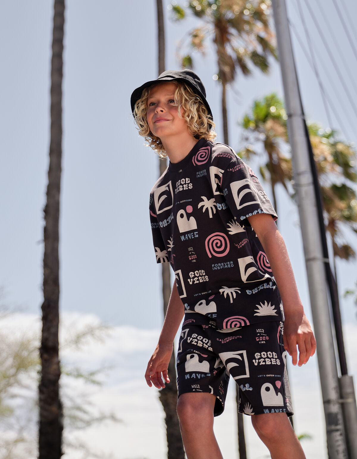 34 / 5.000Sommer Artwork T-Shirt Dunkelgrau SHOEBY BOYS