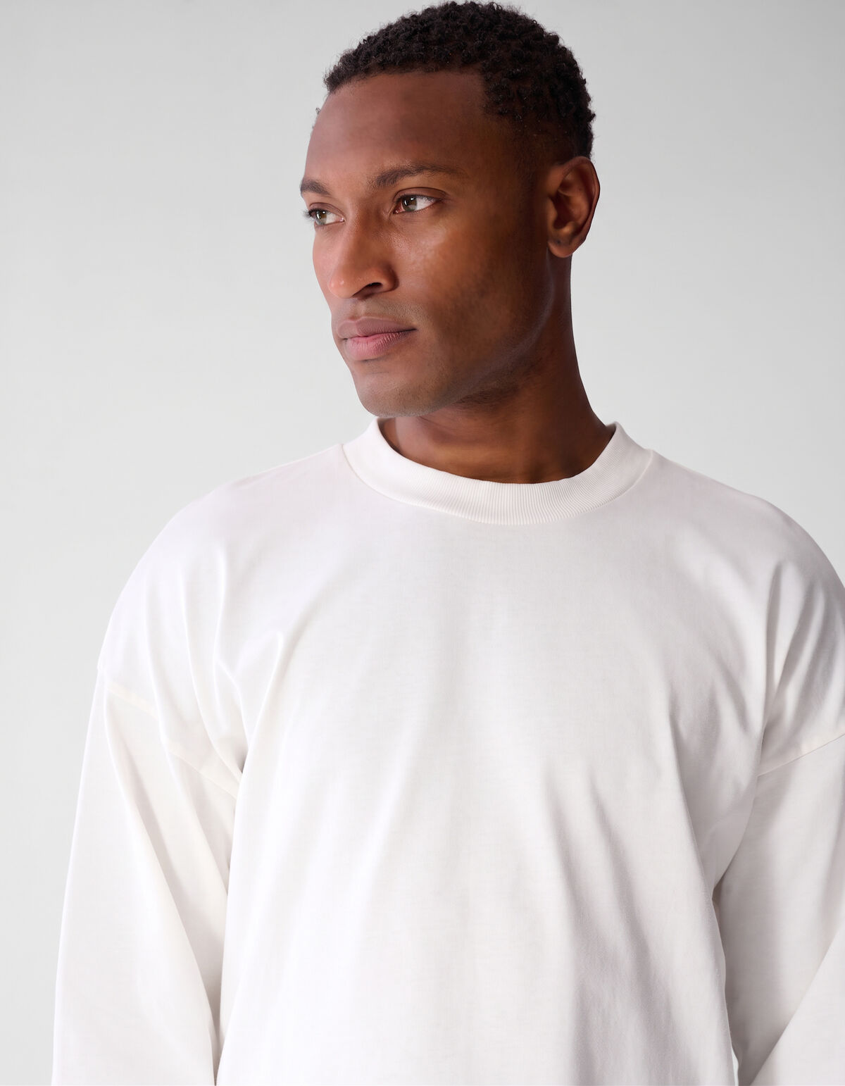 Basic-T-Shirt mit langem Arm im Relaxed-Fit wei&szlig; SHOEBY MEN